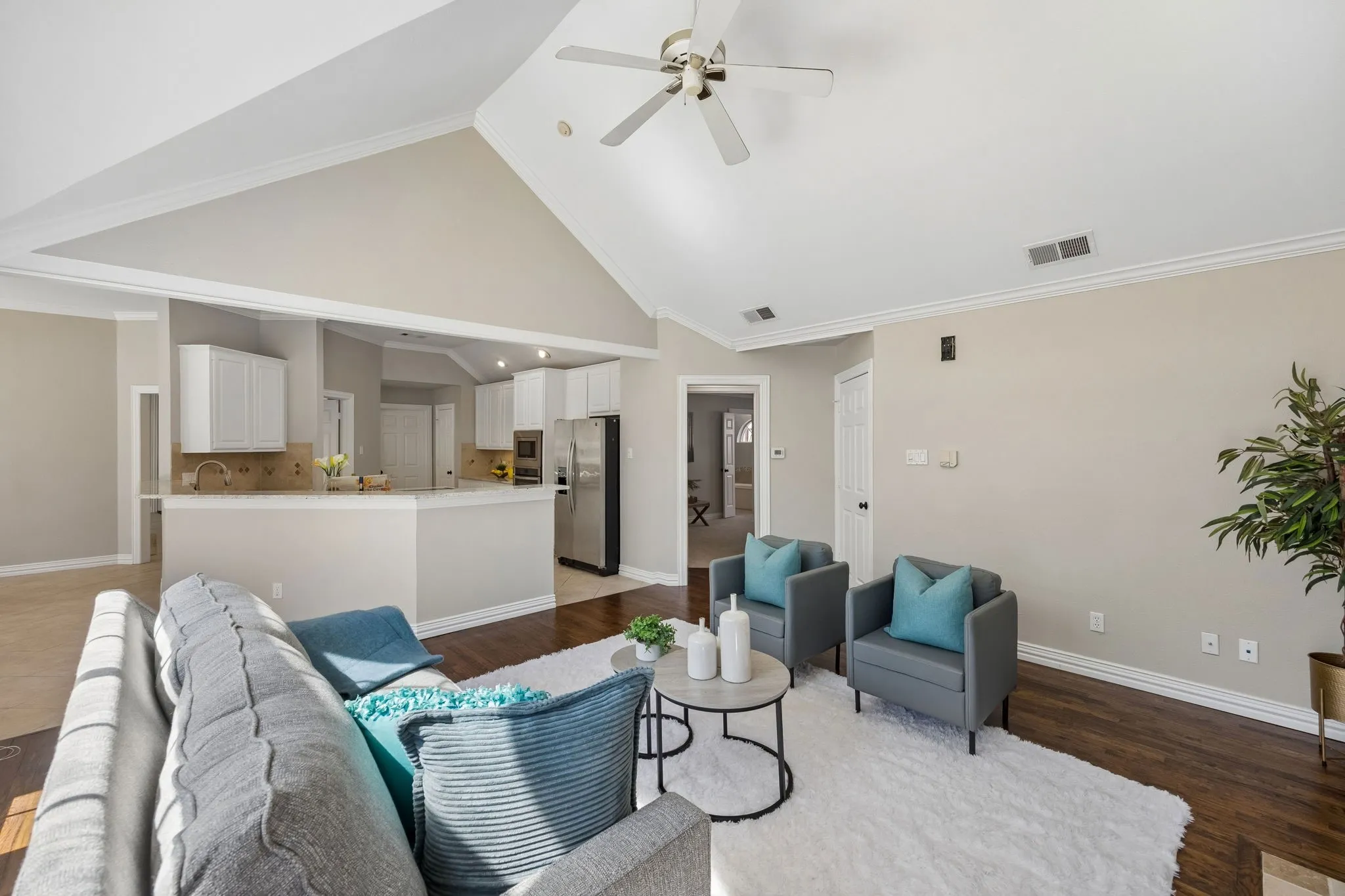 Single Family Residence For Sale in Denton County , 3700 Maywood Court, Carrollton, Texas 75007, 4 Bedroom, 3 Bathroom, 2 Garage spaces, 2,567 Sqft, built in 1992, mls#21384540, Real Estate Agent in Carrollton, Homes For Sale in Denton county, Homes For Sale in Carrollton, Realtor in Carrollton Texas, Real Estate Brokerage Independent Realty Texas, Luminita Cordes Realtor