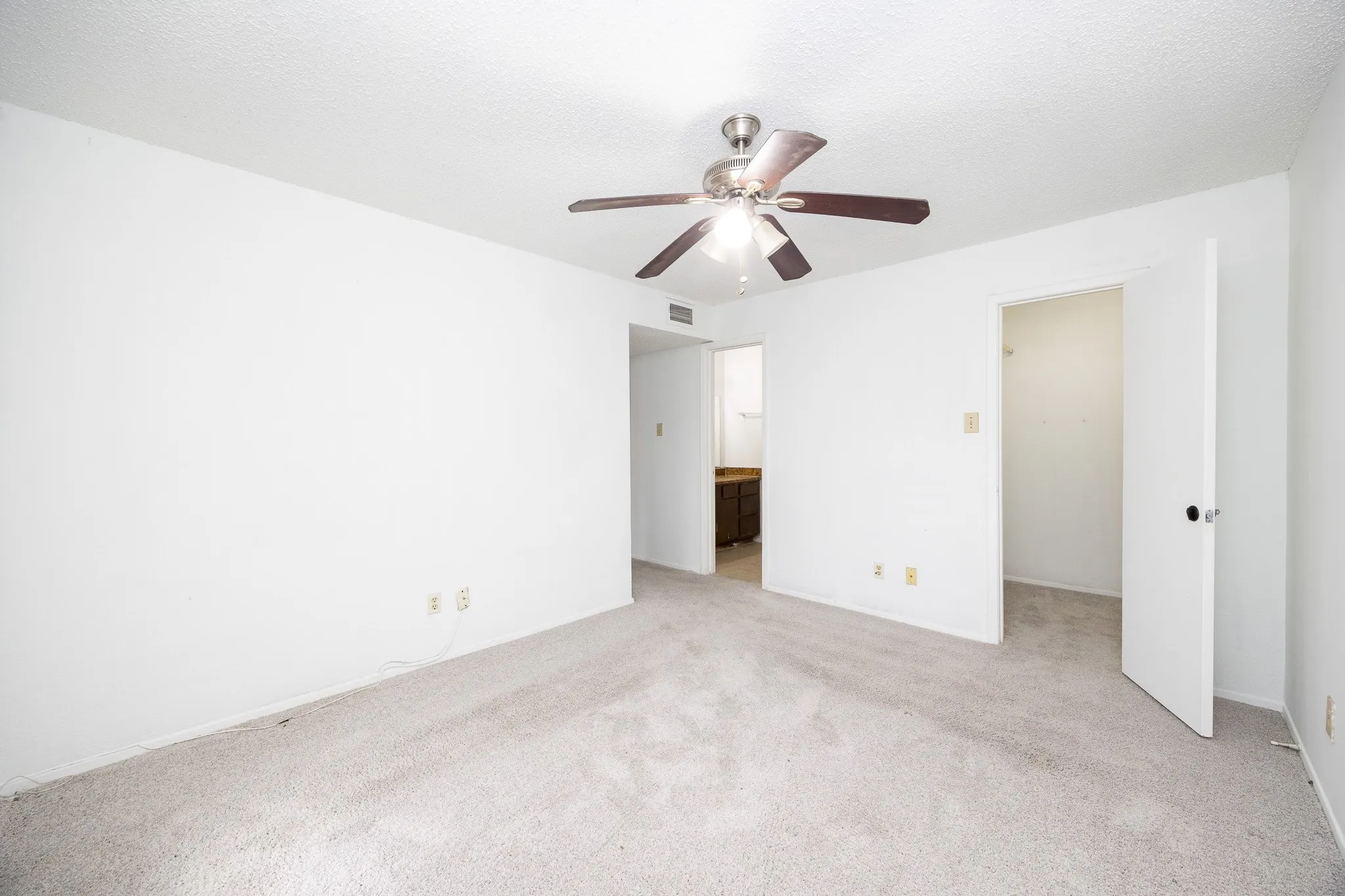 Condominium For Rent in Dallas County , 12480 Abrams Road 407, Dallas, Texas 75243, 1 Bedroom, 1 Bathroom, Garage spaces, 728 Sqft, built in 1982, mls#21357963, Real Estate Agent in Dallas, Homes For Rent in Dallas county, Homes For Rent in Dallas, Realtor in Dallas Texas, Real Estate Brokerage Independent Realty Texas, Luminita Cordes Realtor