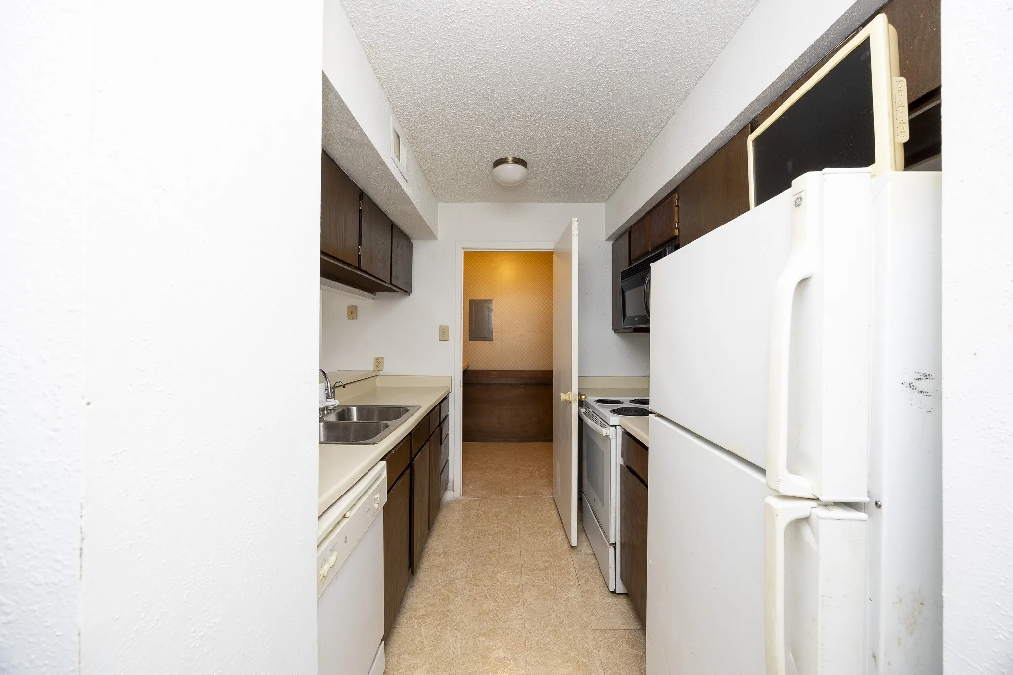 Condominium For Rent in Dallas County , 12480 Abrams Road 407, Dallas, Texas 75243, 1 Bedroom, 1 Bathroom, Garage spaces, 728 Sqft, built in 1982, mls#21357963, Real Estate Agent in Dallas, Homes For Rent in Dallas county, Homes For Rent in Dallas, Realtor in Dallas Texas, Real Estate Brokerage Independent Realty Texas, Luminita Cordes Realtor