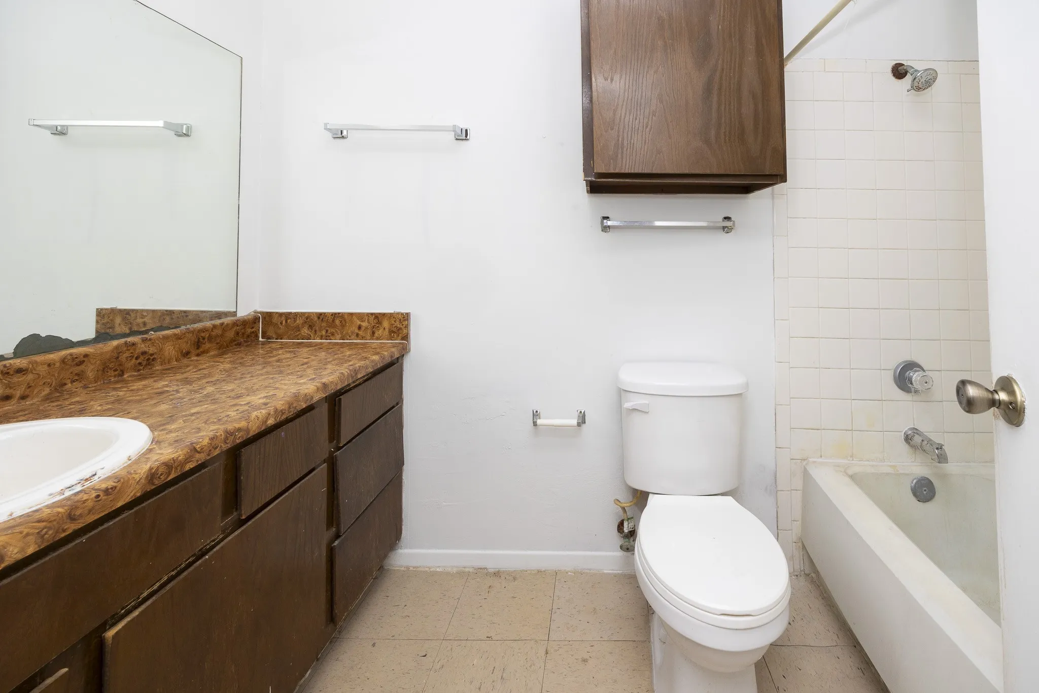 Condominium For Rent in Dallas County , 12480 Abrams Road 407, Dallas, Texas 75243, 1 Bedroom, 1 Bathroom, Garage spaces, 728 Sqft, built in 1982, mls#21357963, Real Estate Agent in Dallas, Homes For Rent in Dallas county, Homes For Rent in Dallas, Realtor in Dallas Texas, Real Estate Brokerage Independent Realty Texas, Luminita Cordes Realtor