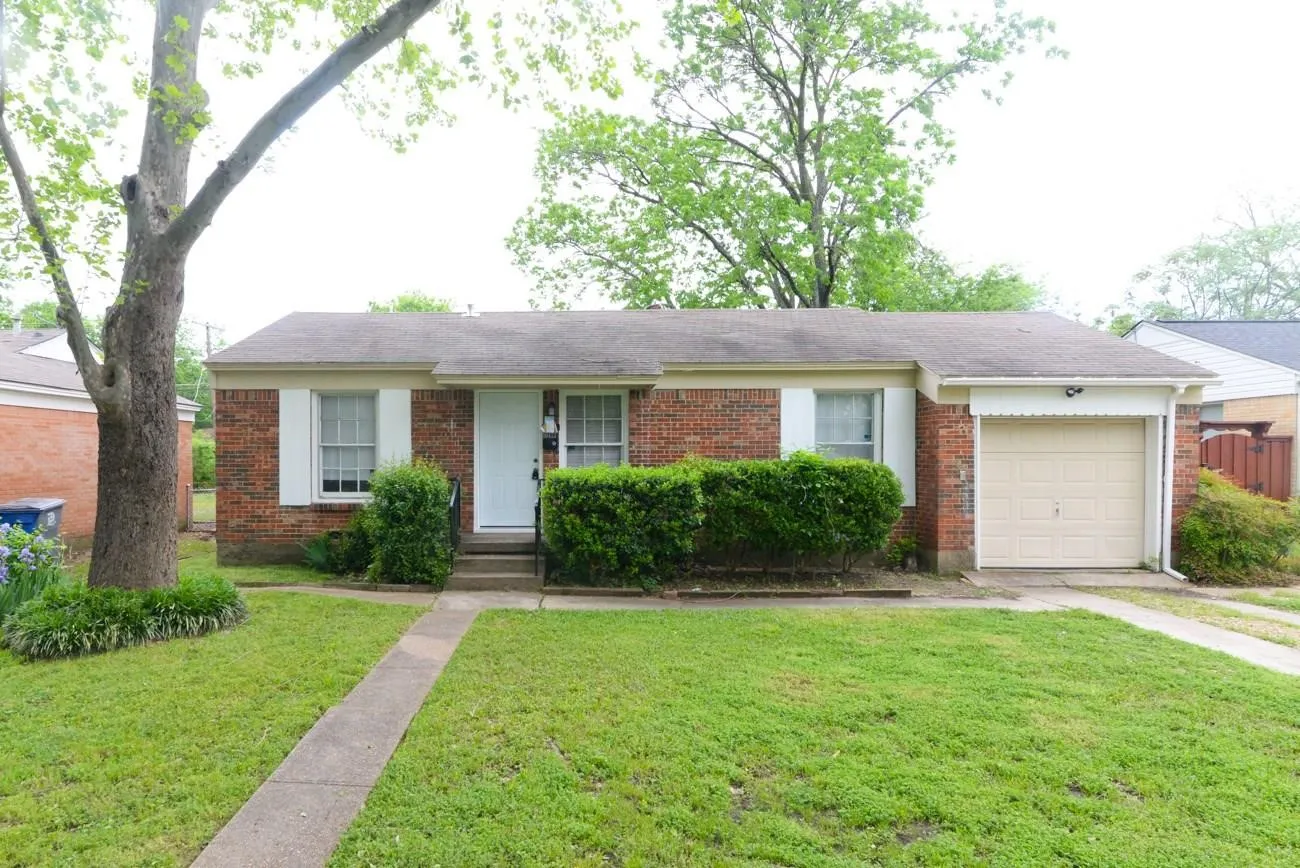 Single Family Residence For Rent in Dallas County , 10433 Fern Drive, Dallas, Texas 75228, 2 Bedroom, 1 Bathroom, 1 Garage spaces, 916 Sqft, built in 1950, mls#21384552, Real Estate Agent in Dallas, Homes For Rent in Dallas county, Homes For Rent in Dallas, Realtor in Dallas Texas, Real Estate Brokerage Independent Realty Texas, Luminita Cordes Realtor