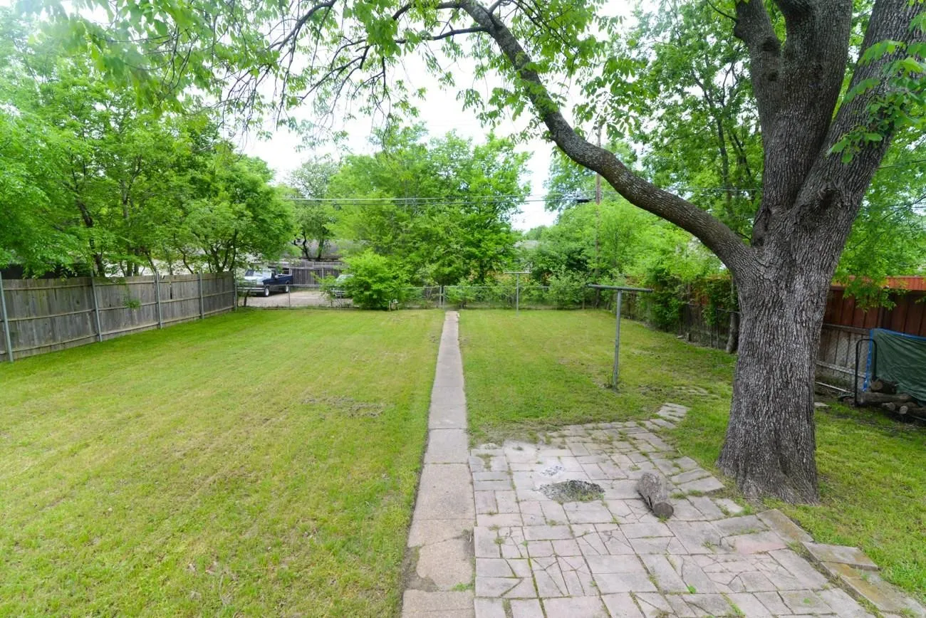 Single Family Residence For Rent in Dallas County , 10433 Fern Drive, Dallas, Texas 75228, 2 Bedroom, 1 Bathroom, 1 Garage spaces, 916 Sqft, built in 1950, mls#21384552, Real Estate Agent in Dallas, Homes For Rent in Dallas county, Homes For Rent in Dallas, Realtor in Dallas Texas, Real Estate Brokerage Independent Realty Texas, Luminita Cordes Realtor