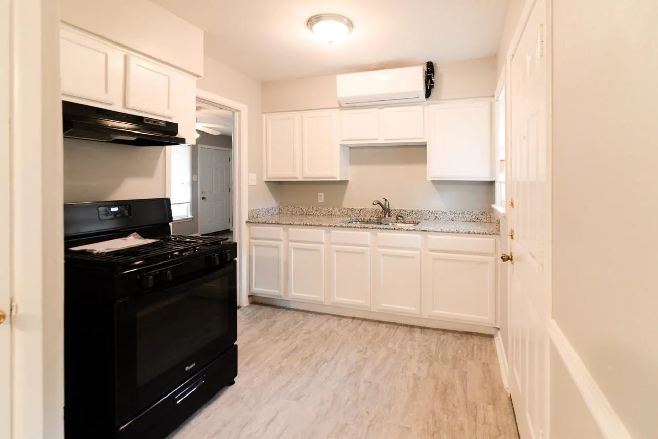 Single Family Residence For Rent in Dallas County , 10433 Fern Drive, Dallas, Texas 75228, 2 Bedroom, 1 Bathroom, 1 Garage spaces, 916 Sqft, built in 1950, mls#21384552, Real Estate Agent in Dallas, Homes For Rent in Dallas county, Homes For Rent in Dallas, Realtor in Dallas Texas, Real Estate Brokerage Independent Realty Texas, Luminita Cordes Realtor