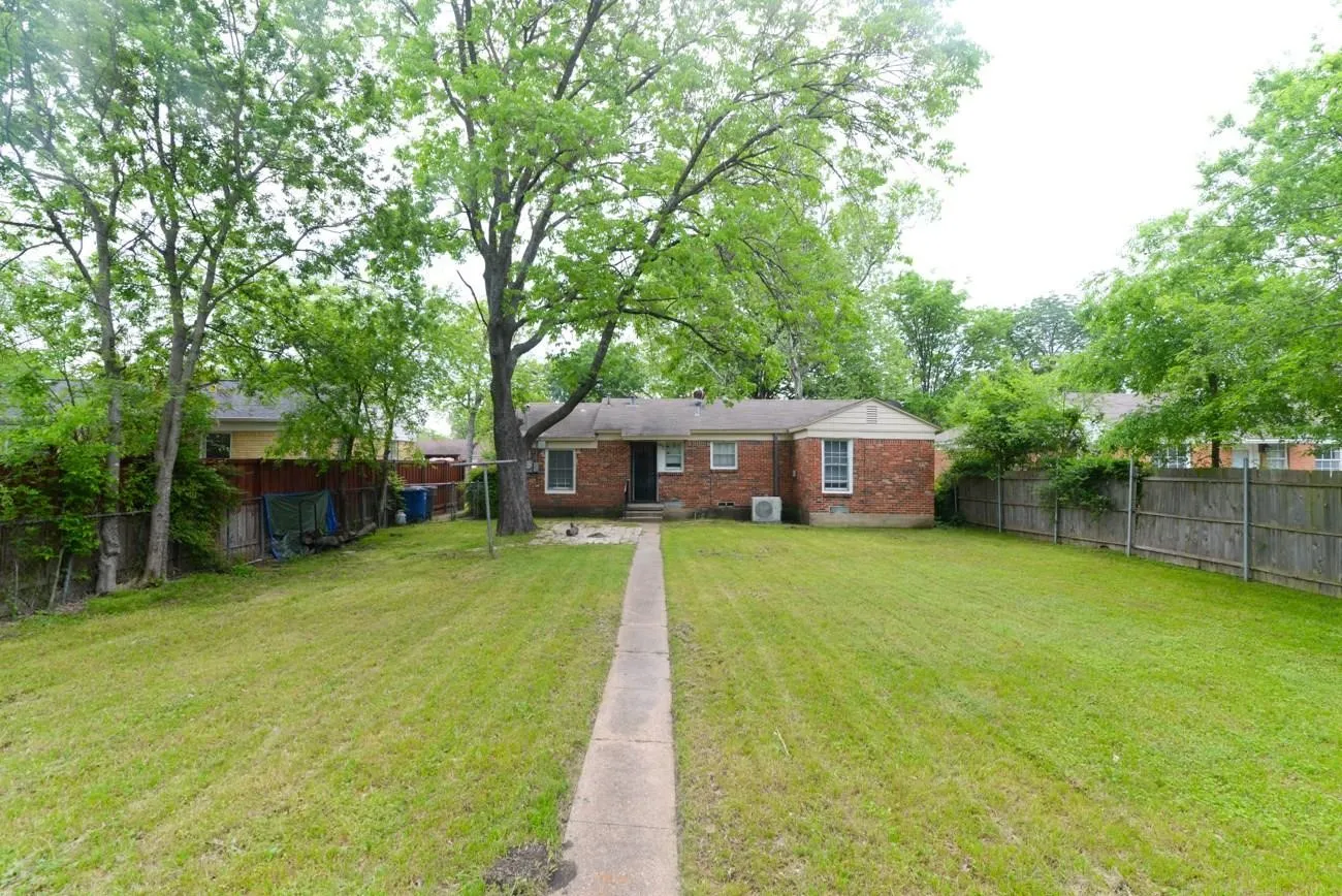 Single Family Residence For Rent in Dallas County , 10433 Fern Drive, Dallas, Texas 75228, 2 Bedroom, 1 Bathroom, 1 Garage spaces, 916 Sqft, built in 1950, mls#21384552, Real Estate Agent in Dallas, Homes For Rent in Dallas county, Homes For Rent in Dallas, Realtor in Dallas Texas, Real Estate Brokerage Independent Realty Texas, Luminita Cordes Realtor