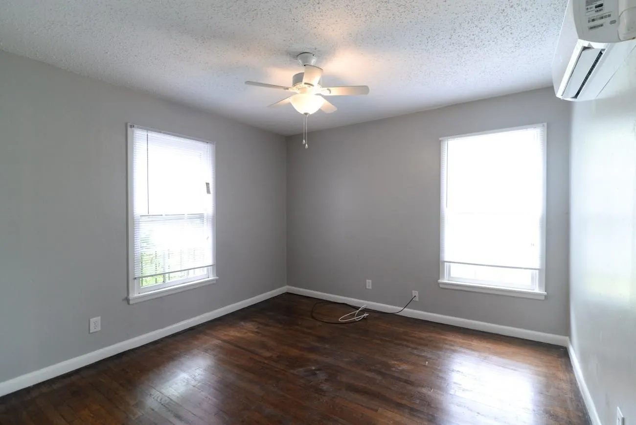 Single Family Residence For Rent in Dallas County , 10433 Fern Drive, Dallas, Texas 75228, 2 Bedroom, 1 Bathroom, 1 Garage spaces, 916 Sqft, built in 1950, mls#21384552, Real Estate Agent in Dallas, Homes For Rent in Dallas county, Homes For Rent in Dallas, Realtor in Dallas Texas, Real Estate Brokerage Independent Realty Texas, Luminita Cordes Realtor