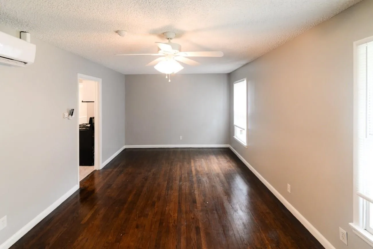 Single Family Residence For Rent in Dallas County , 10433 Fern Drive, Dallas, Texas 75228, 2 Bedroom, 1 Bathroom, 1 Garage spaces, 916 Sqft, built in 1950, mls#21384552, Real Estate Agent in Dallas, Homes For Rent in Dallas county, Homes For Rent in Dallas, Realtor in Dallas Texas, Real Estate Brokerage Independent Realty Texas, Luminita Cordes Realtor