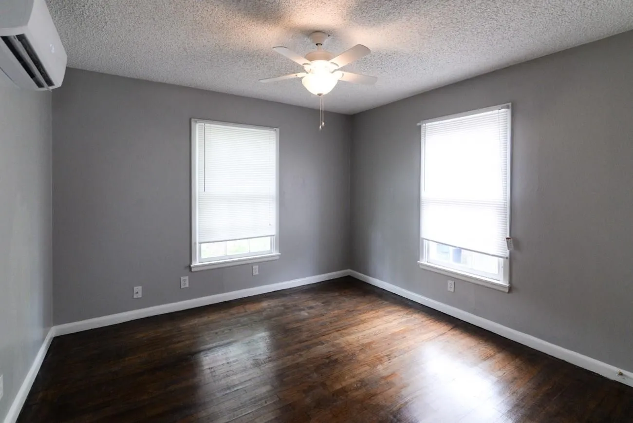 Single Family Residence For Rent in Dallas County , 10433 Fern Drive, Dallas, Texas 75228, 2 Bedroom, 1 Bathroom, 1 Garage spaces, 916 Sqft, built in 1950, mls#21384552, Real Estate Agent in Dallas, Homes For Rent in Dallas county, Homes For Rent in Dallas, Realtor in Dallas Texas, Real Estate Brokerage Independent Realty Texas, Luminita Cordes Realtor