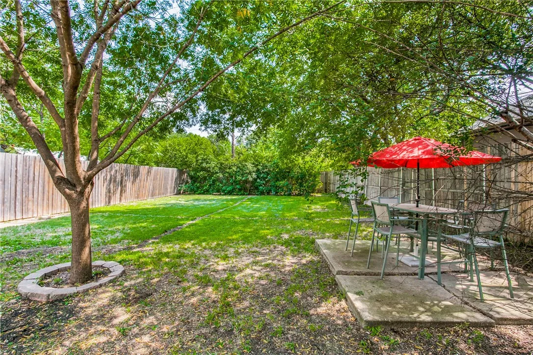 Single Family Residence For Rent in Dallas County , 6466 Trammel Drive, Dallas, Texas 75214, 2 Bedroom, 1 Bathroom, 1 Garage spaces, 1,136 Sqft, built in 1945, mls#21383200, Real Estate Agent in Dallas, Homes For Rent in Dallas county, Homes For Rent in Dallas, Realtor in Dallas Texas, Real Estate Brokerage Independent Realty Texas, Luminita Cordes Realtor