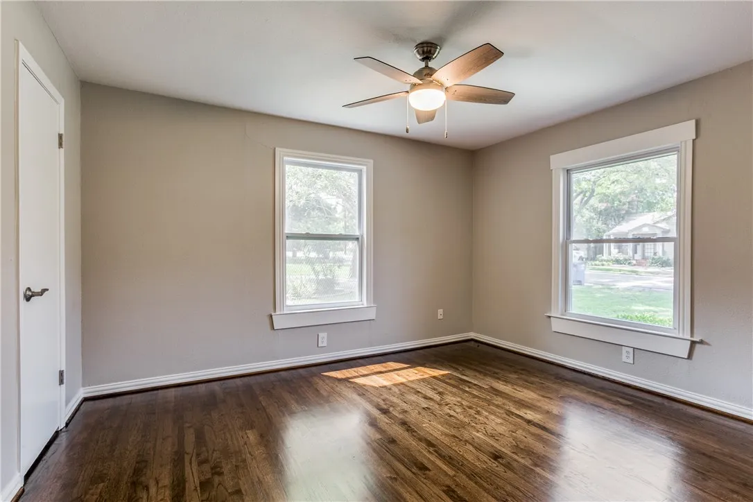 Single Family Residence For Rent in Dallas County , 6466 Trammel Drive, Dallas, Texas 75214, 2 Bedroom, 1 Bathroom, 1 Garage spaces, 1,136 Sqft, built in 1945, mls#21383200, Real Estate Agent in Dallas, Homes For Rent in Dallas county, Homes For Rent in Dallas, Realtor in Dallas Texas, Real Estate Brokerage Independent Realty Texas, Luminita Cordes Realtor