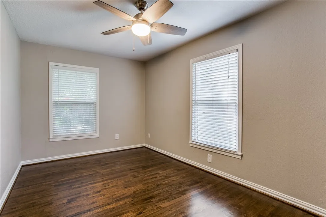 Single Family Residence For Rent in Dallas County , 6466 Trammel Drive, Dallas, Texas 75214, 2 Bedroom, 1 Bathroom, 1 Garage spaces, 1,136 Sqft, built in 1945, mls#21383200, Real Estate Agent in Dallas, Homes For Rent in Dallas county, Homes For Rent in Dallas, Realtor in Dallas Texas, Real Estate Brokerage Independent Realty Texas, Luminita Cordes Realtor
