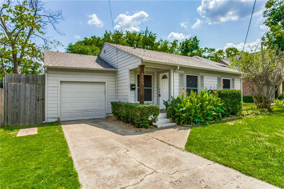 Single Family Residence For Rent in Dallas County , 6466 Trammel Drive, Dallas, Texas 75214, 2 Bedroom, 1 Bathroom, 1 Garage spaces, 1,136 Sqft, built in 1945, mls#21383200, Real Estate Agent in Dallas, Homes For Rent in Dallas county, Homes For Rent in Dallas, Realtor in Dallas Texas, Real Estate Brokerage Independent Realty Texas, Luminita Cordes Realtor