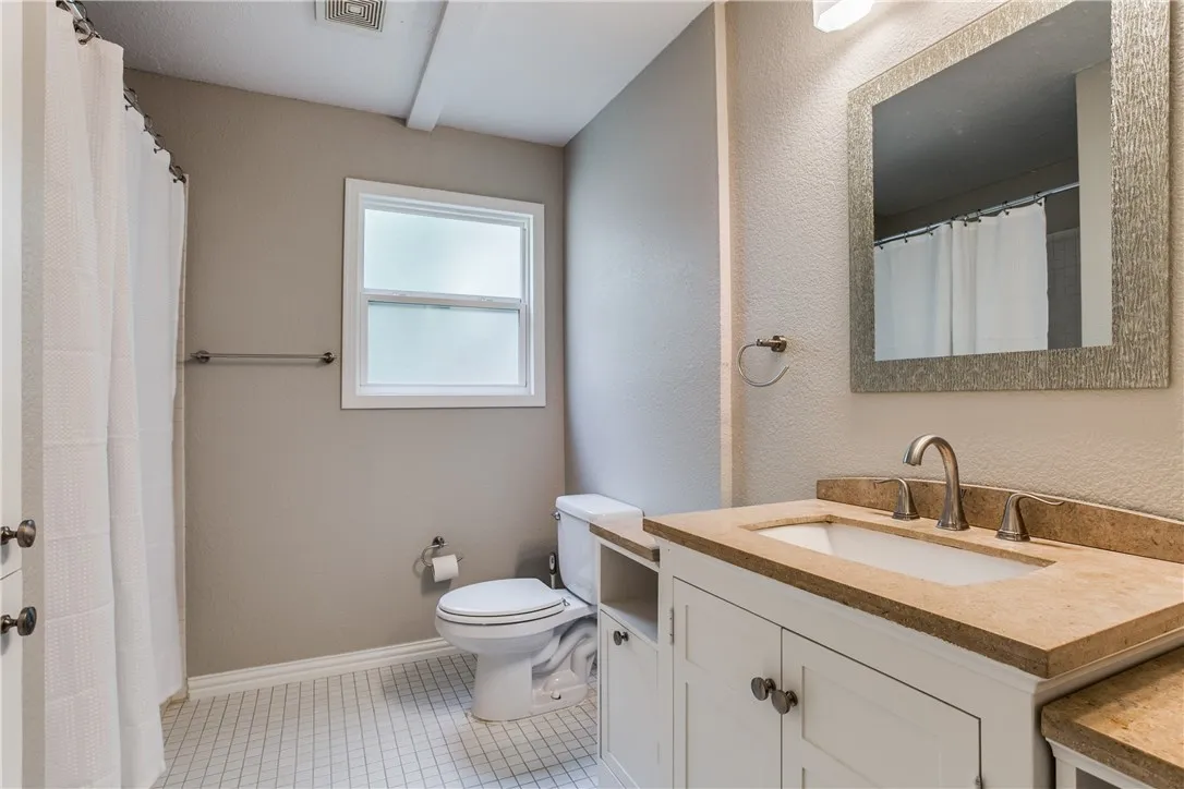 Single Family Residence For Rent in Dallas County , 6466 Trammel Drive, Dallas, Texas 75214, 2 Bedroom, 1 Bathroom, 1 Garage spaces, 1,136 Sqft, built in 1945, mls#21383200, Real Estate Agent in Dallas, Homes For Rent in Dallas county, Homes For Rent in Dallas, Realtor in Dallas Texas, Real Estate Brokerage Independent Realty Texas, Luminita Cordes Realtor