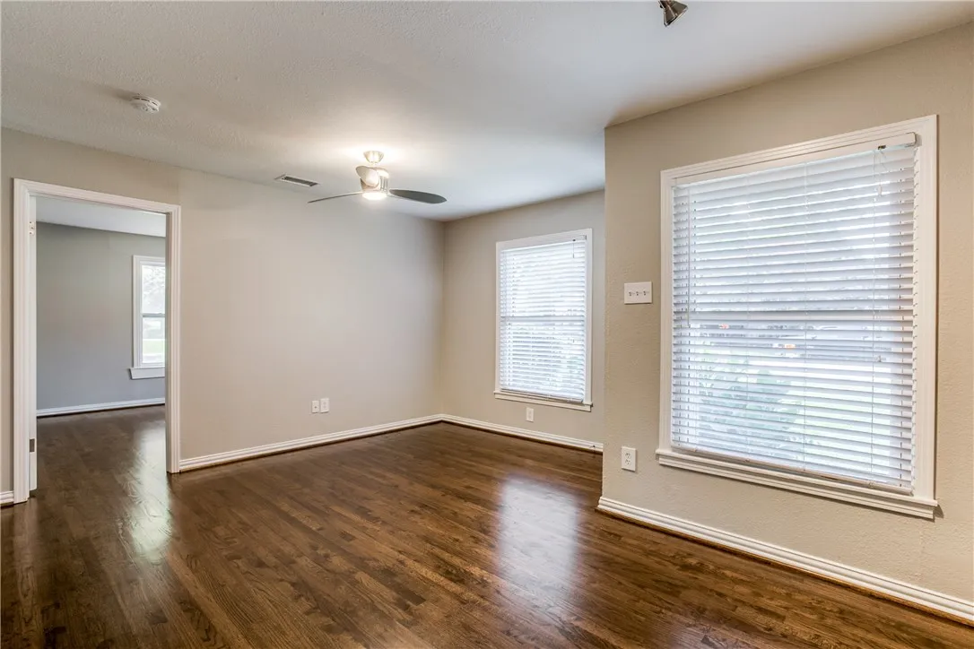Single Family Residence For Rent in Dallas County , 6466 Trammel Drive, Dallas, Texas 75214, 2 Bedroom, 1 Bathroom, 1 Garage spaces, 1,136 Sqft, built in 1945, mls#21383200, Real Estate Agent in Dallas, Homes For Rent in Dallas county, Homes For Rent in Dallas, Realtor in Dallas Texas, Real Estate Brokerage Independent Realty Texas, Luminita Cordes Realtor