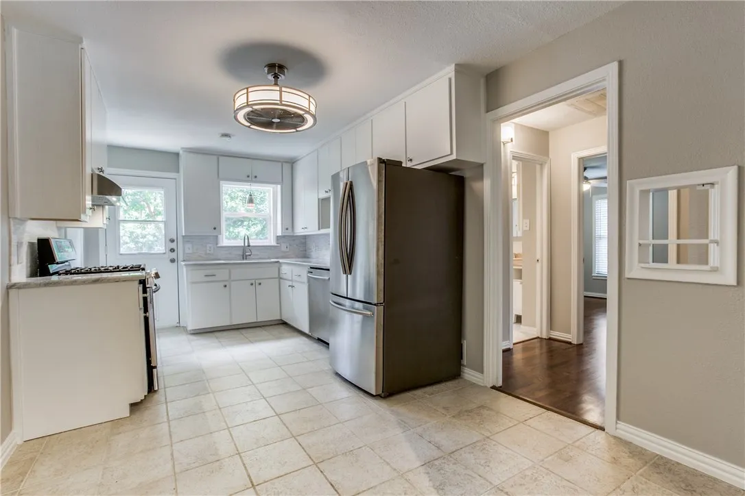 Single Family Residence For Rent in Dallas County , 6466 Trammel Drive, Dallas, Texas 75214, 2 Bedroom, 1 Bathroom, 1 Garage spaces, 1,136 Sqft, built in 1945, mls#21383200, Real Estate Agent in Dallas, Homes For Rent in Dallas county, Homes For Rent in Dallas, Realtor in Dallas Texas, Real Estate Brokerage Independent Realty Texas, Luminita Cordes Realtor