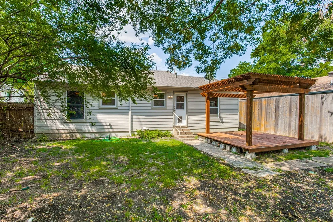 Single Family Residence For Rent in Dallas County , 6466 Trammel Drive, Dallas, Texas 75214, 2 Bedroom, 1 Bathroom, 1 Garage spaces, 1,136 Sqft, built in 1945, mls#21383200, Real Estate Agent in Dallas, Homes For Rent in Dallas county, Homes For Rent in Dallas, Realtor in Dallas Texas, Real Estate Brokerage Independent Realty Texas, Luminita Cordes Realtor