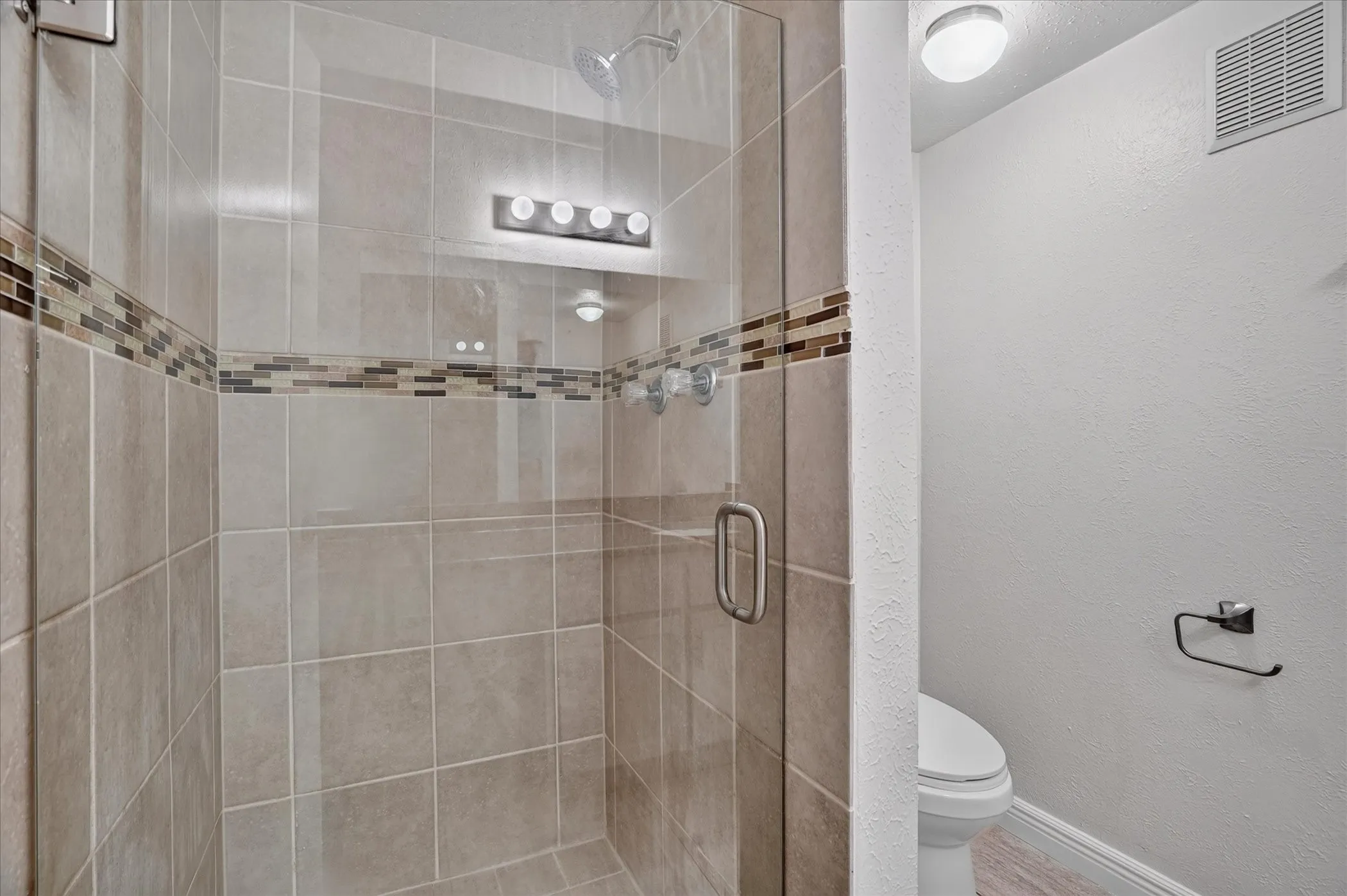 Condominium For Sale in Dallas County , 4573 N O Connor Road 1331, Irving, Texas 75062, 3 Bedroom, 3 Bathroom, 2 Garage spaces, 1,639 Sqft, built in 1975, mls#21384497, Real Estate Agent in Irving, Homes For Sale in Dallas county, Homes For Sale in Irving, Realtor in Irving Texas, Real Estate Brokerage Independent Realty Texas, Luminita Cordes Realtor