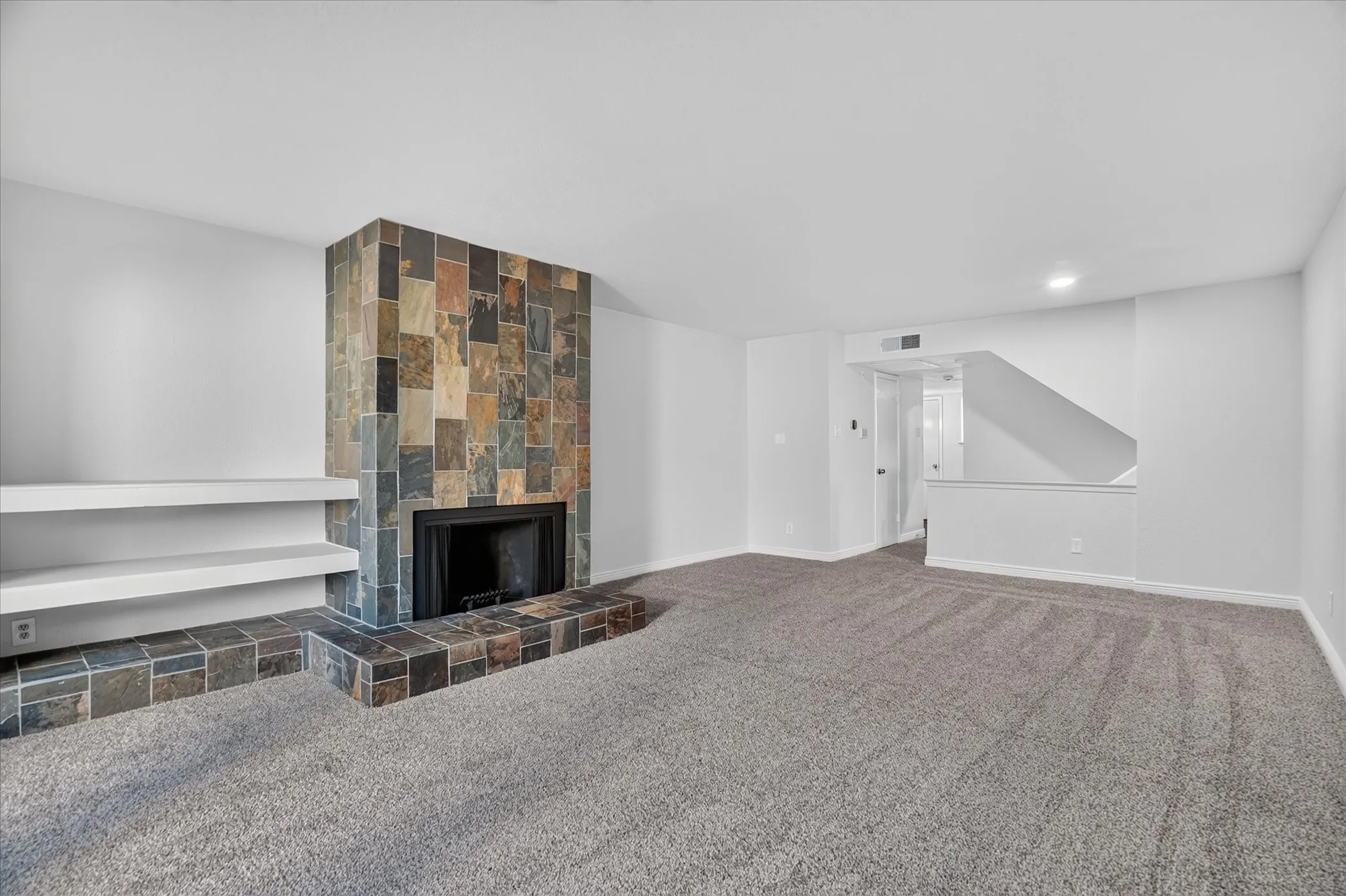 Condominium For Sale in Dallas County , 4573 N O Connor Road 1331, Irving, Texas 75062, 3 Bedroom, 3 Bathroom, 2 Garage spaces, 1,639 Sqft, built in 1975, mls#21384497, Real Estate Agent in Irving, Homes For Sale in Dallas county, Homes For Sale in Irving, Realtor in Irving Texas, Real Estate Brokerage Independent Realty Texas, Luminita Cordes Realtor