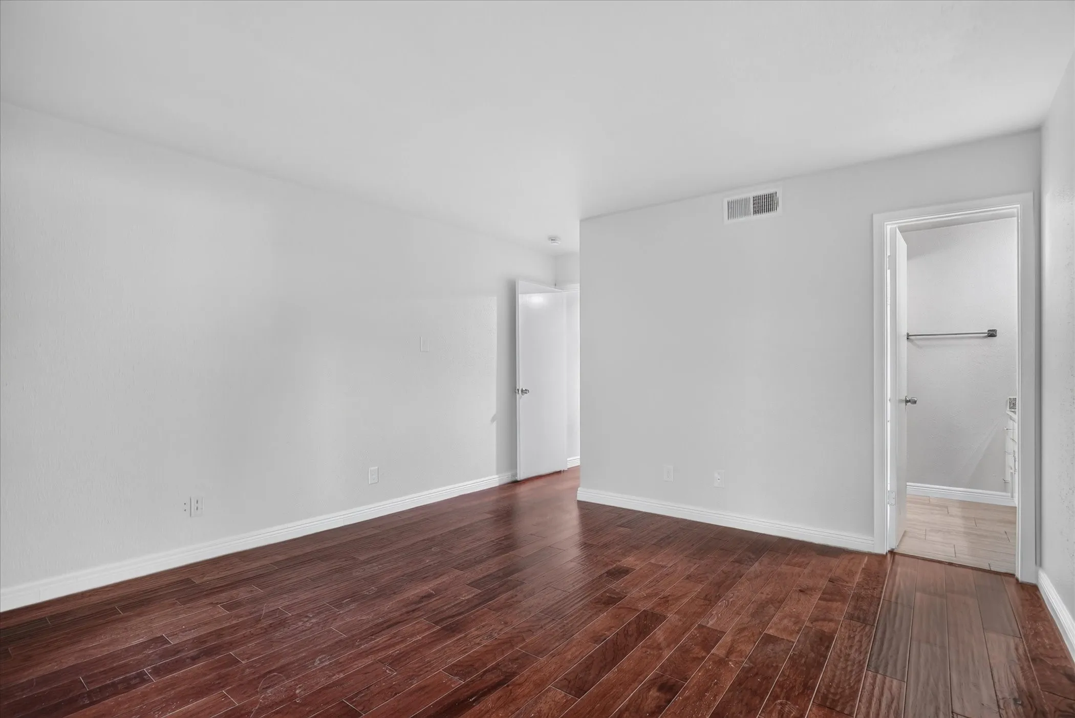 Condominium For Sale in Dallas County , 4573 N O Connor Road 1331, Irving, Texas 75062, 3 Bedroom, 3 Bathroom, 2 Garage spaces, 1,639 Sqft, built in 1975, mls#21384497, Real Estate Agent in Irving, Homes For Sale in Dallas county, Homes For Sale in Irving, Realtor in Irving Texas, Real Estate Brokerage Independent Realty Texas, Luminita Cordes Realtor
