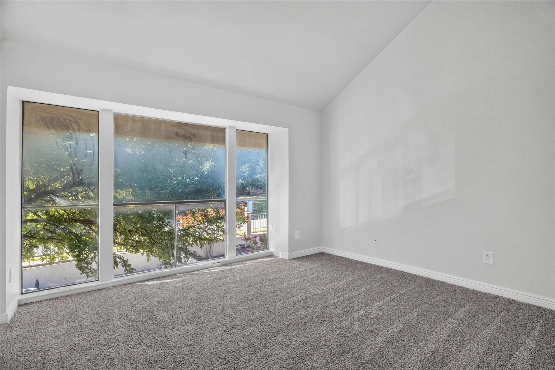 Condominium For Sale in Dallas County , 4573 N O Connor Road 1331, Irving, Texas 75062, 3 Bedroom, 3 Bathroom, 2 Garage spaces, 1,639 Sqft, built in 1975, mls#21384497, Real Estate Agent in Irving, Homes For Sale in Dallas county, Homes For Sale in Irving, Realtor in Irving Texas, Real Estate Brokerage Independent Realty Texas, Luminita Cordes Realtor