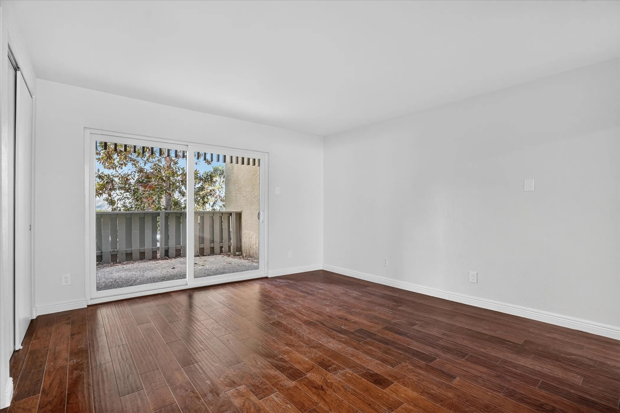 Condominium For Sale in Dallas County , 4573 N O Connor Road 1331, Irving, Texas 75062, 3 Bedroom, 3 Bathroom, 2 Garage spaces, 1,639 Sqft, built in 1975, mls#21384497, Real Estate Agent in Irving, Homes For Sale in Dallas county, Homes For Sale in Irving, Realtor in Irving Texas, Real Estate Brokerage Independent Realty Texas, Luminita Cordes Realtor