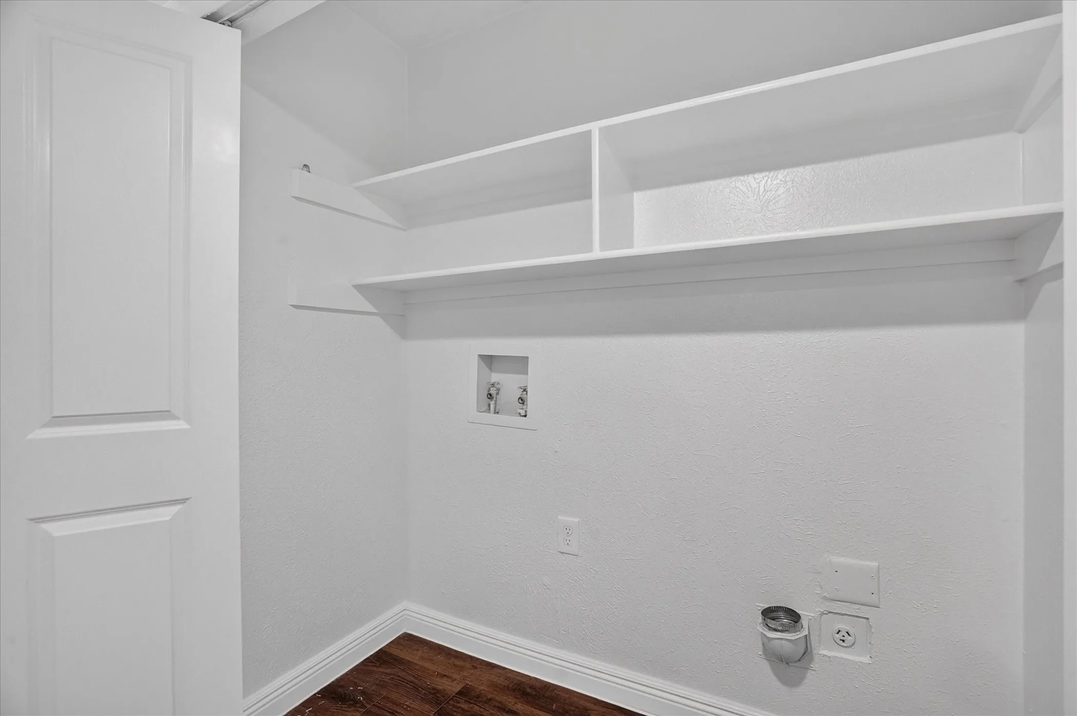 Condominium For Sale in Dallas County , 4573 N O Connor Road 1331, Irving, Texas 75062, 3 Bedroom, 3 Bathroom, 2 Garage spaces, 1,639 Sqft, built in 1975, mls#21384497, Real Estate Agent in Irving, Homes For Sale in Dallas county, Homes For Sale in Irving, Realtor in Irving Texas, Real Estate Brokerage Independent Realty Texas, Luminita Cordes Realtor