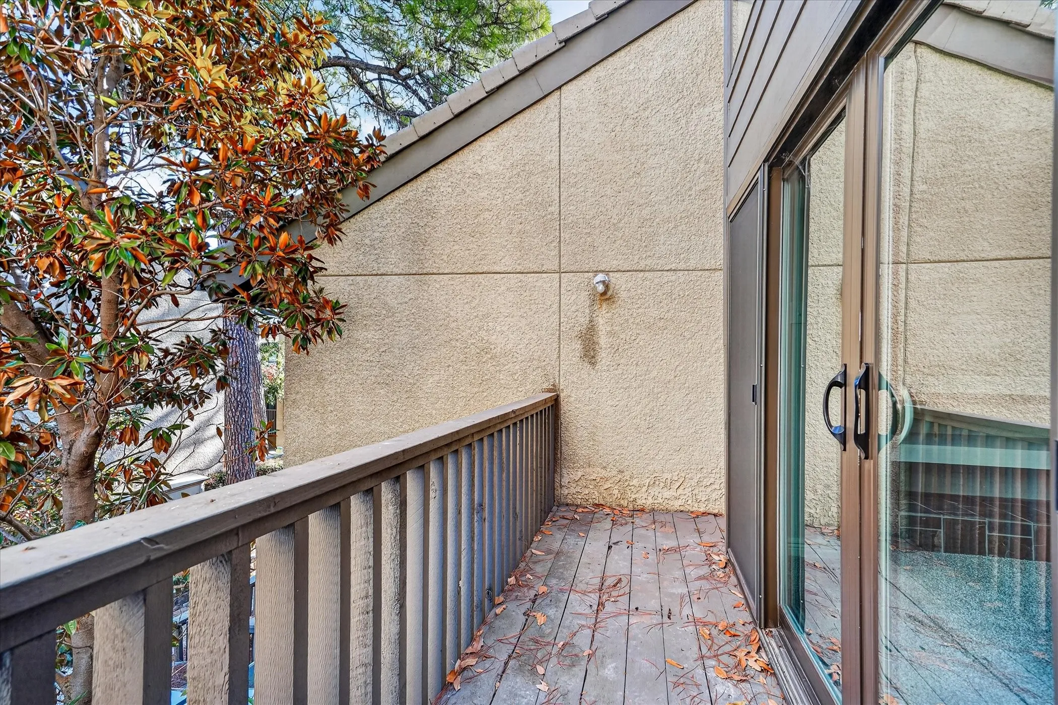 Condominium For Sale in Dallas County , 4573 N O Connor Road 1331, Irving, Texas 75062, 3 Bedroom, 3 Bathroom, 2 Garage spaces, 1,639 Sqft, built in 1975, mls#21384497, Real Estate Agent in Irving, Homes For Sale in Dallas county, Homes For Sale in Irving, Realtor in Irving Texas, Real Estate Brokerage Independent Realty Texas, Luminita Cordes Realtor