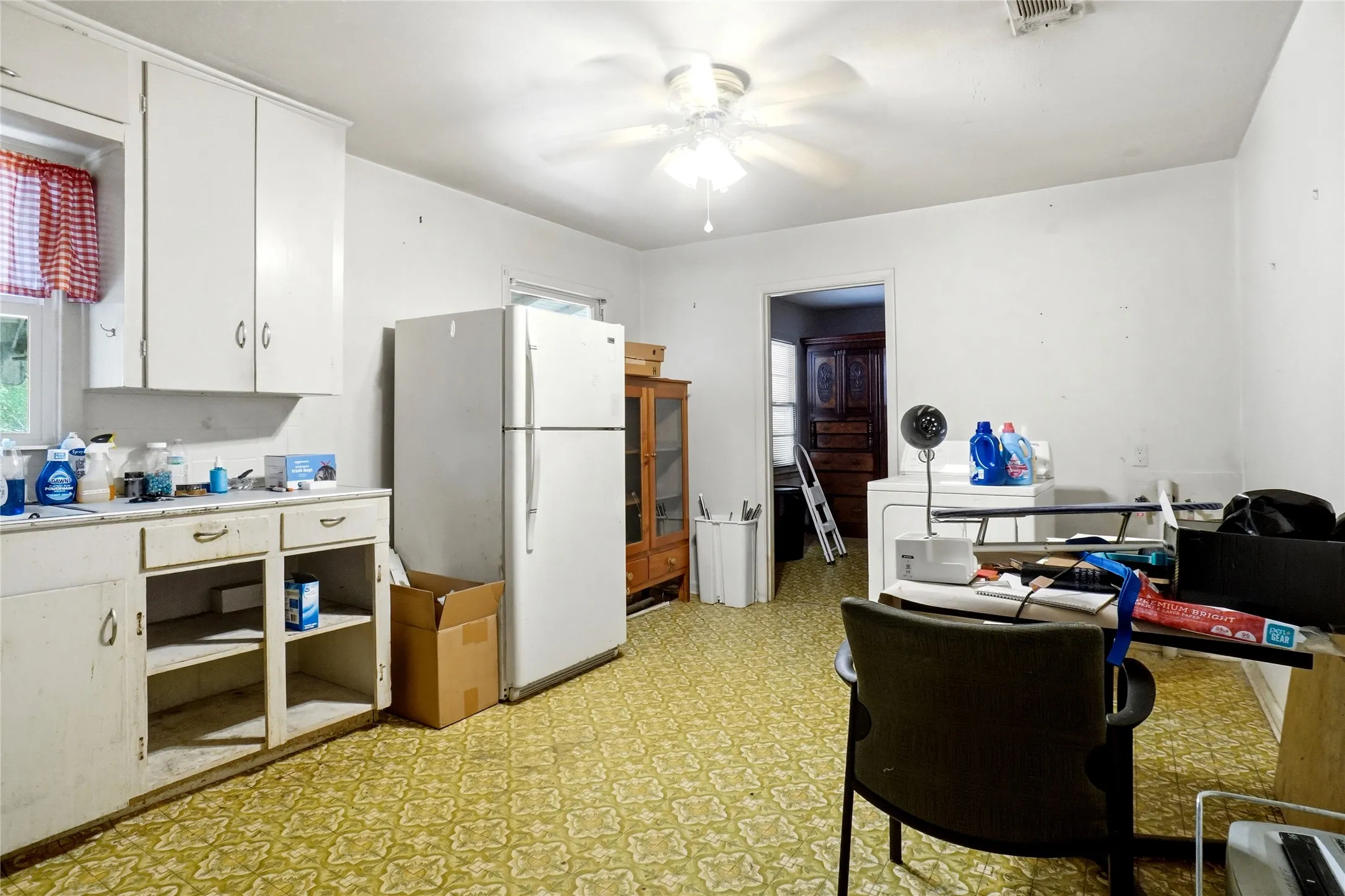 Single Family Residence For Sale in Tarrant County , 123 Charlene Drive, Hurst, Texas 76053, 2 Bedroom, 1 Bathroom, 1 Garage spaces, 1,058 Sqft, built in 1954, mls#21384169, Real Estate Agent in Hurst, Homes For Sale in Tarrant county, Homes For Sale in Hurst, Realtor in Hurst Texas, Real Estate Brokerage Independent Realty Texas, Luminita Cordes Realtor