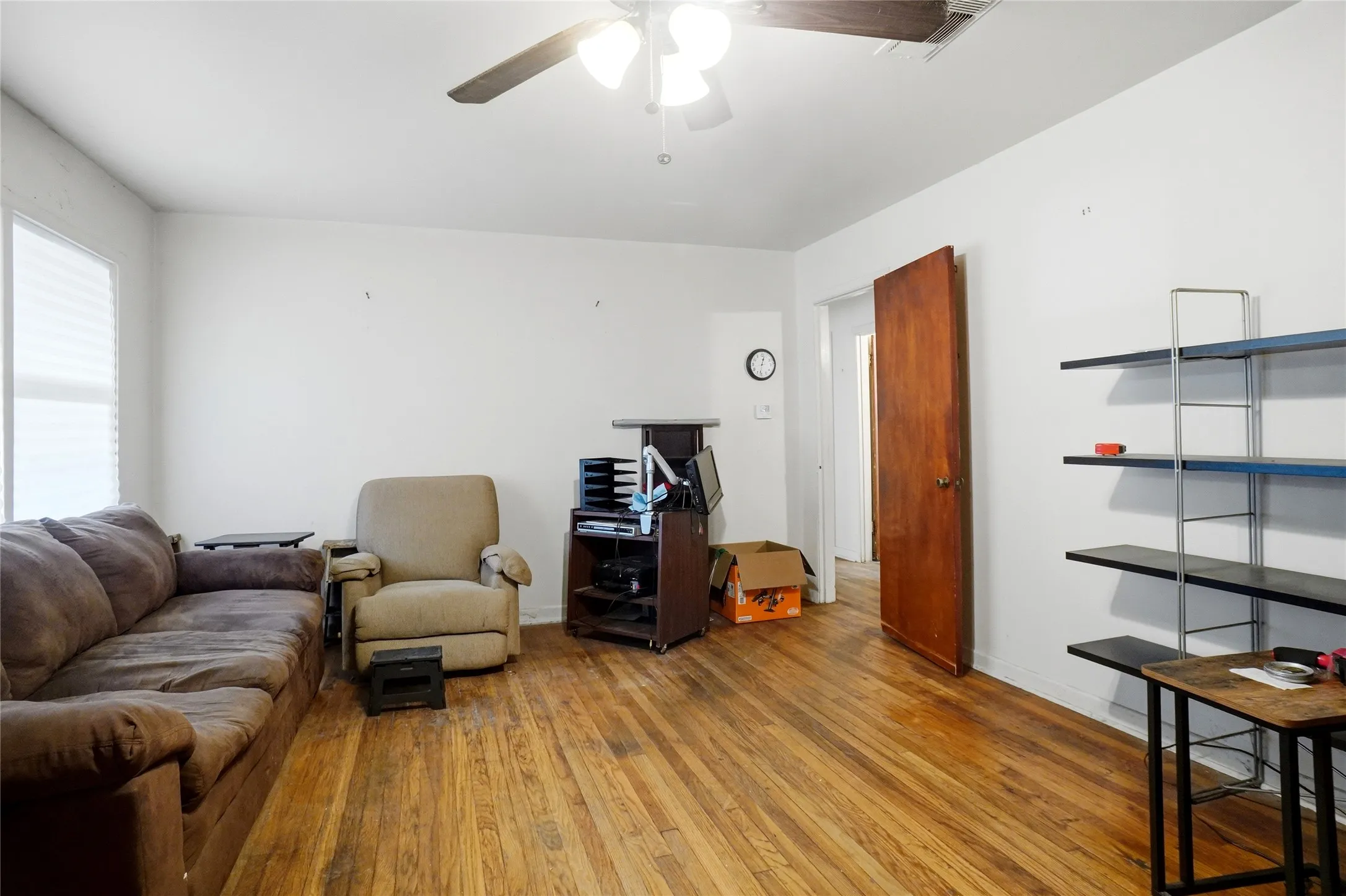 Single Family Residence For Sale in Tarrant County , 123 Charlene Drive, Hurst, Texas 76053, 2 Bedroom, 1 Bathroom, 1 Garage spaces, 1,058 Sqft, built in 1954, mls#21384169, Real Estate Agent in Hurst, Homes For Sale in Tarrant county, Homes For Sale in Hurst, Realtor in Hurst Texas, Real Estate Brokerage Independent Realty Texas, Luminita Cordes Realtor