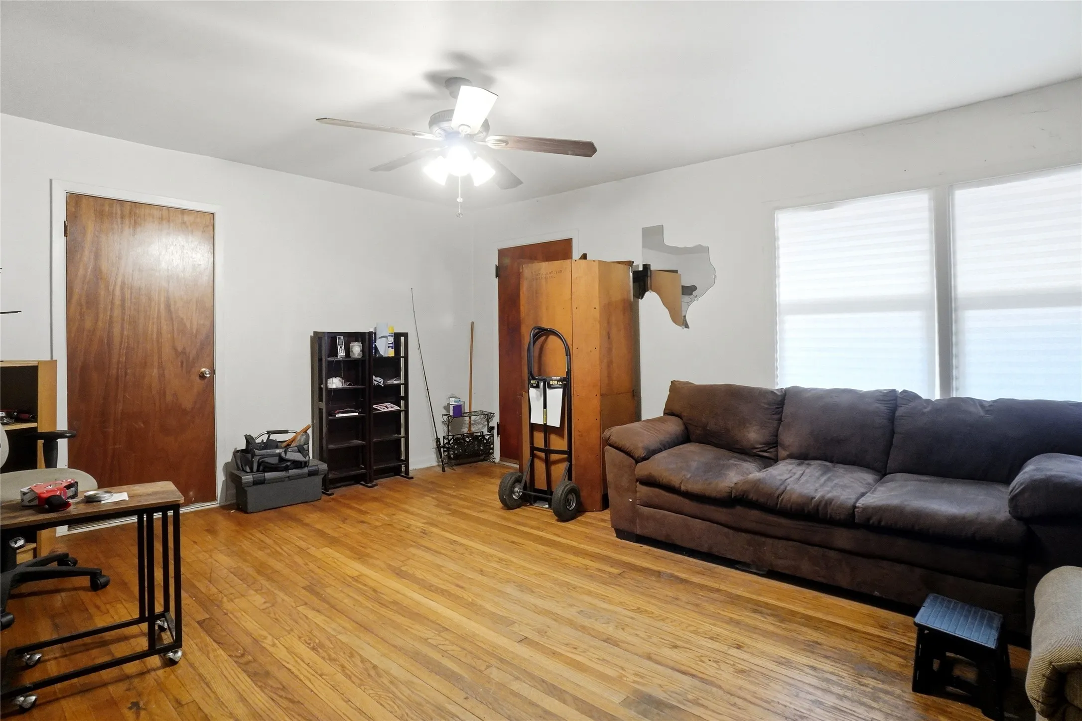 Single Family Residence For Sale in Tarrant County , 123 Charlene Drive, Hurst, Texas 76053, 2 Bedroom, 1 Bathroom, 1 Garage spaces, 1,058 Sqft, built in 1954, mls#21384169, Real Estate Agent in Hurst, Homes For Sale in Tarrant county, Homes For Sale in Hurst, Realtor in Hurst Texas, Real Estate Brokerage Independent Realty Texas, Luminita Cordes Realtor