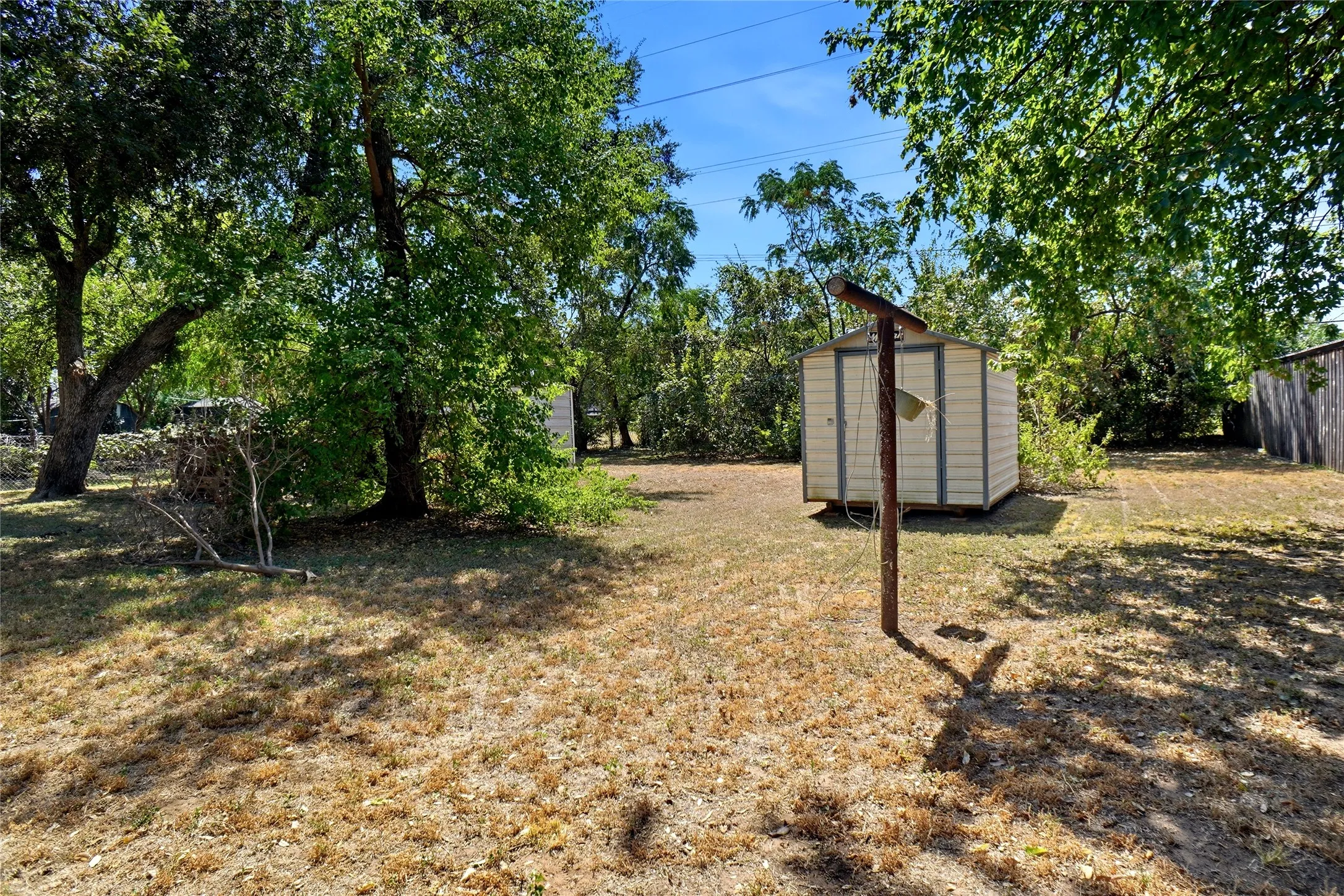 Single Family Residence For Sale in Tarrant County , 123 Charlene Drive, Hurst, Texas 76053, 2 Bedroom, 1 Bathroom, 1 Garage spaces, 1,058 Sqft, built in 1954, mls#21384169, Real Estate Agent in Hurst, Homes For Sale in Tarrant county, Homes For Sale in Hurst, Realtor in Hurst Texas, Real Estate Brokerage Independent Realty Texas, Luminita Cordes Realtor