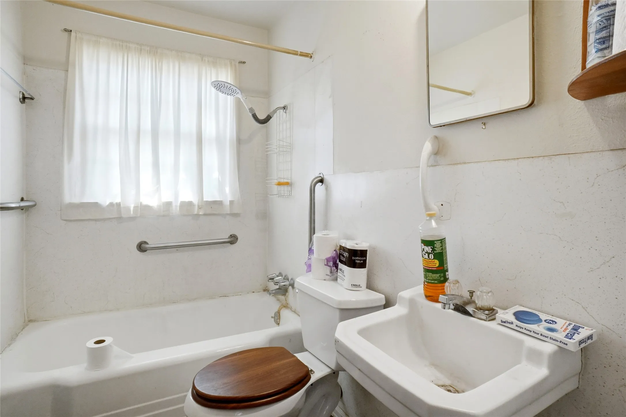 Single Family Residence For Sale in Tarrant County , 123 Charlene Drive, Hurst, Texas 76053, 2 Bedroom, 1 Bathroom, 1 Garage spaces, 1,058 Sqft, built in 1954, mls#21384169, Real Estate Agent in Hurst, Homes For Sale in Tarrant county, Homes For Sale in Hurst, Realtor in Hurst Texas, Real Estate Brokerage Independent Realty Texas, Luminita Cordes Realtor