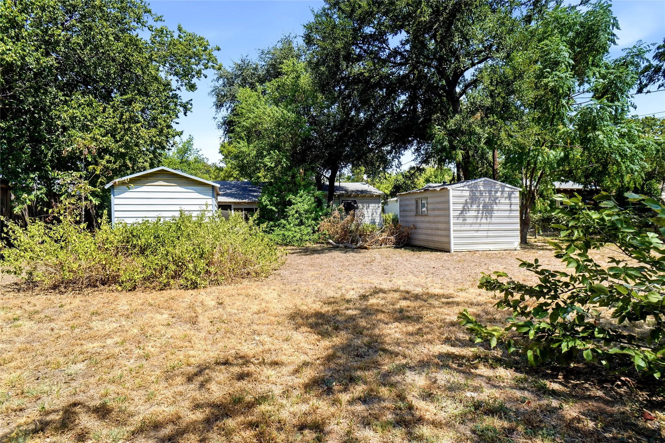 Single Family Residence For Sale in Tarrant County , 123 Charlene Drive, Hurst, Texas 76053, 2 Bedroom, 1 Bathroom, 1 Garage spaces, 1,058 Sqft, built in 1954, mls#21384169, Real Estate Agent in Hurst, Homes For Sale in Tarrant county, Homes For Sale in Hurst, Realtor in Hurst Texas, Real Estate Brokerage Independent Realty Texas, Luminita Cordes Realtor