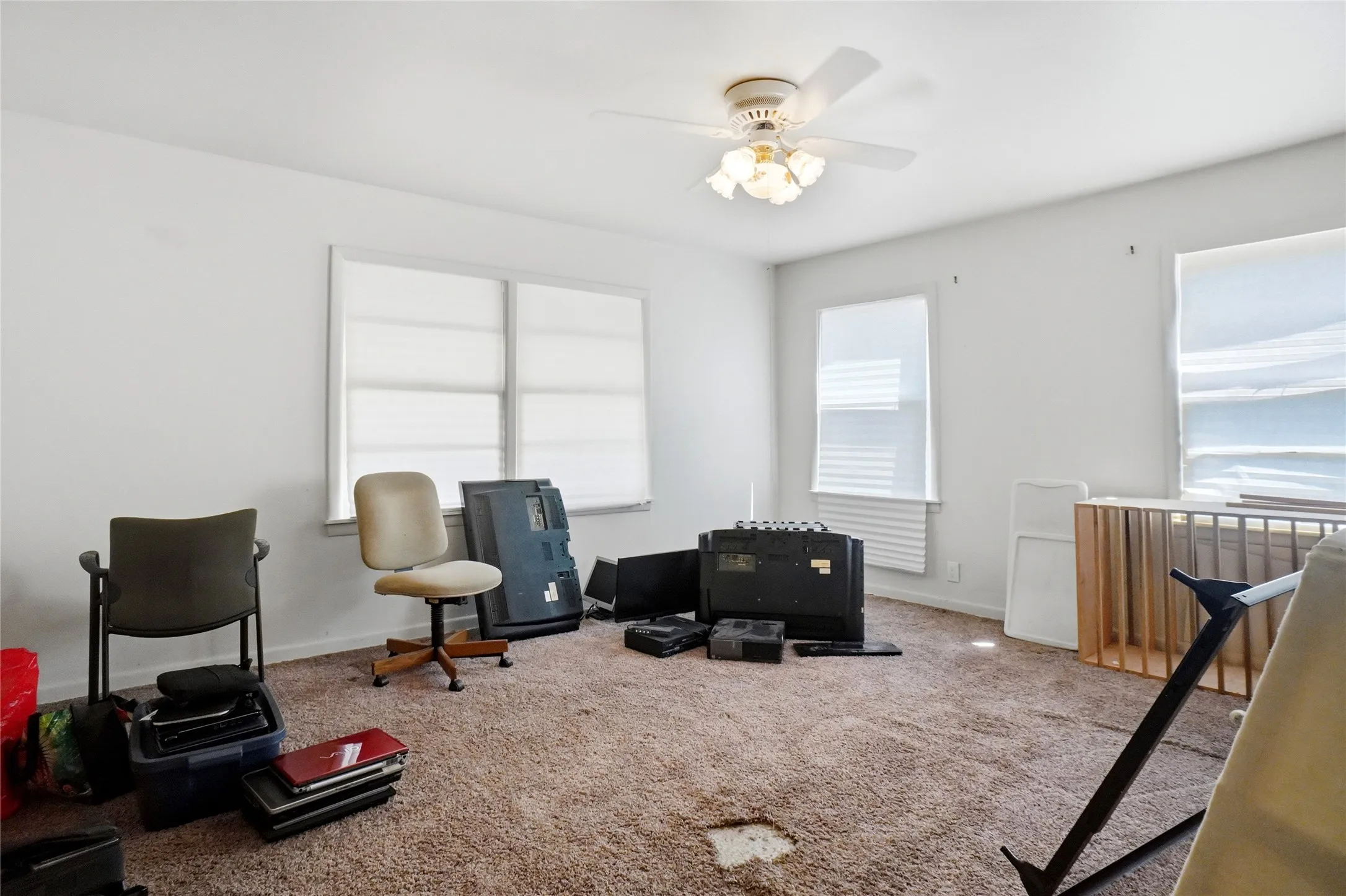 Single Family Residence For Sale in Tarrant County , 123 Charlene Drive, Hurst, Texas 76053, 2 Bedroom, 1 Bathroom, 1 Garage spaces, 1,058 Sqft, built in 1954, mls#21384169, Real Estate Agent in Hurst, Homes For Sale in Tarrant county, Homes For Sale in Hurst, Realtor in Hurst Texas, Real Estate Brokerage Independent Realty Texas, Luminita Cordes Realtor
