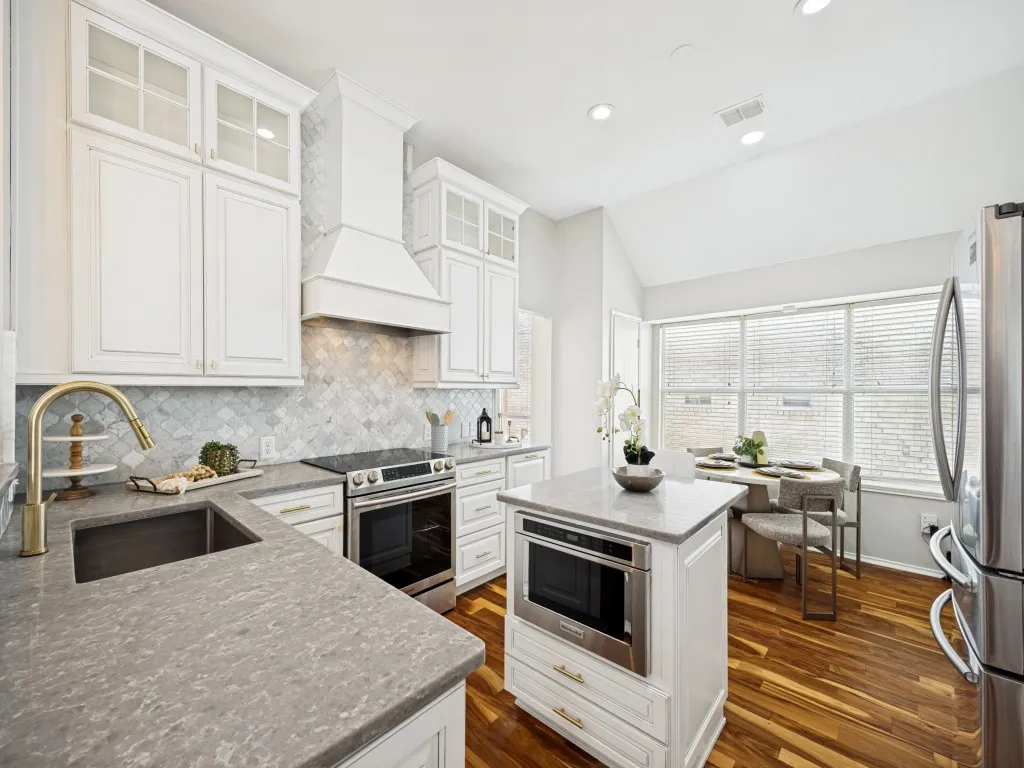 Single Family Residence For Sale in Denton County , 1697 Castle Rock Drive, Lewisville, Texas 75077, 3 Bedroom, 2 Bathroom, 2 Garage spaces, 1,850 Sqft, built in 1998, mls#21379068, Real Estate Agent in Lewisville, Homes For Sale in Denton county, Homes For Sale in Lewisville, Realtor in Lewisville Texas, Real Estate Brokerage Independent Realty Texas, Luminita Cordes Realtor