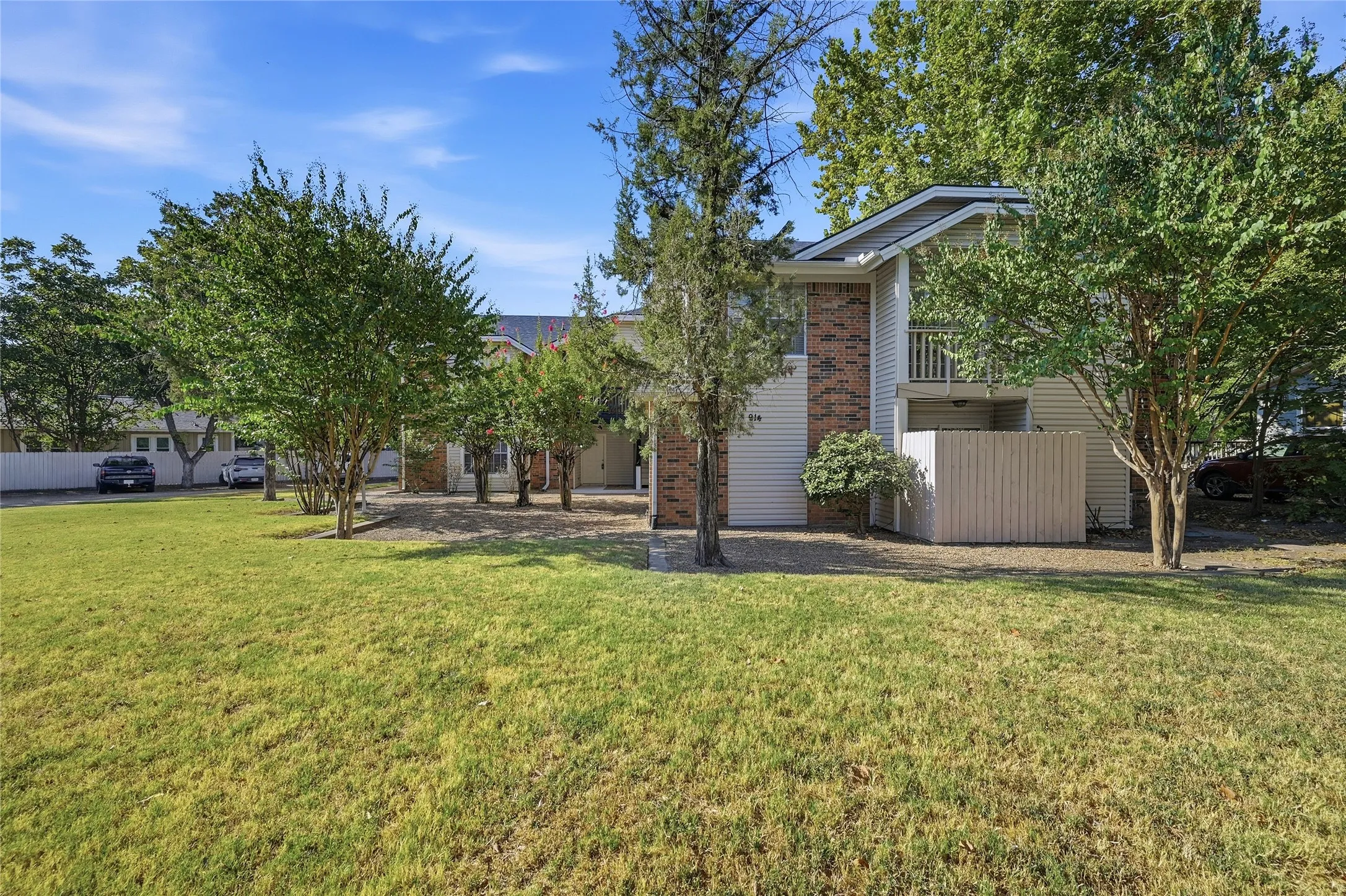 Apartment For Rent in Grayson County , 914 W Washington A, Sherman, Texas 75092, 2 Bedroom, 2 Bathroom, Garage spaces, 1,155 Sqft, built in 1983, mls#21384549, Real Estate Agent in Sherman, Homes For Rent in Grayson county, Homes For Rent in Sherman, Realtor in Sherman Texas, Real Estate Brokerage Independent Realty Texas, Luminita Cordes Realtor