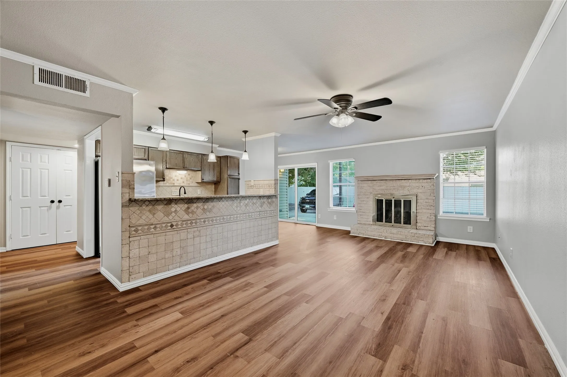 Apartment For Rent in Grayson County , 914 W Washington A, Sherman, Texas 75092, 2 Bedroom, 2 Bathroom, Garage spaces, 1,155 Sqft, built in 1983, mls#21384549, Real Estate Agent in Sherman, Homes For Rent in Grayson county, Homes For Rent in Sherman, Realtor in Sherman Texas, Real Estate Brokerage Independent Realty Texas, Luminita Cordes Realtor