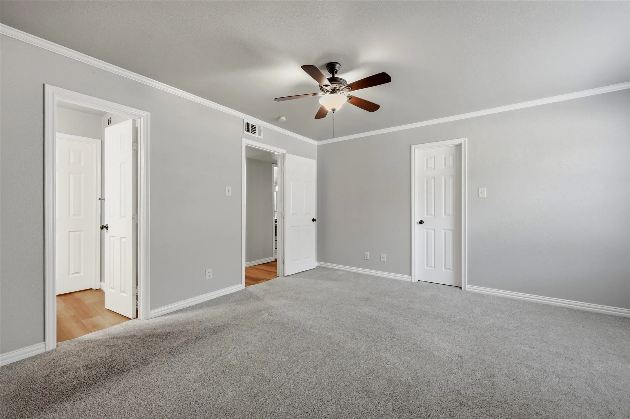 Apartment For Rent in Grayson County , 914 W Washington A, Sherman, Texas 75092, 2 Bedroom, 2 Bathroom, Garage spaces, 1,155 Sqft, built in 1983, mls#21384549, Real Estate Agent in Sherman, Homes For Rent in Grayson county, Homes For Rent in Sherman, Realtor in Sherman Texas, Real Estate Brokerage Independent Realty Texas, Luminita Cordes Realtor
