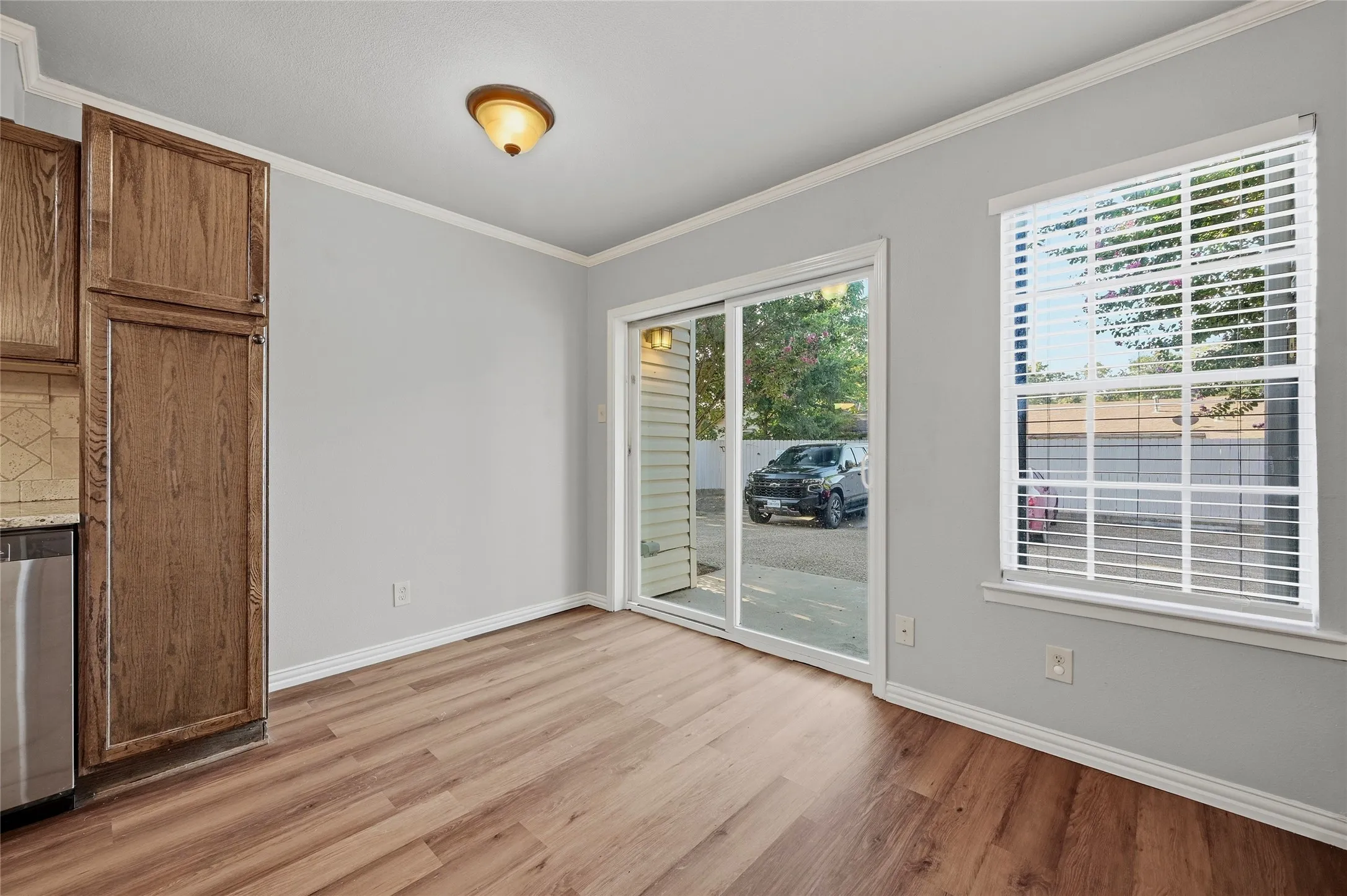 Apartment For Rent in Grayson County , 914 W Washington A, Sherman, Texas 75092, 2 Bedroom, 2 Bathroom, Garage spaces, 1,155 Sqft, built in 1983, mls#21384549, Real Estate Agent in Sherman, Homes For Rent in Grayson county, Homes For Rent in Sherman, Realtor in Sherman Texas, Real Estate Brokerage Independent Realty Texas, Luminita Cordes Realtor