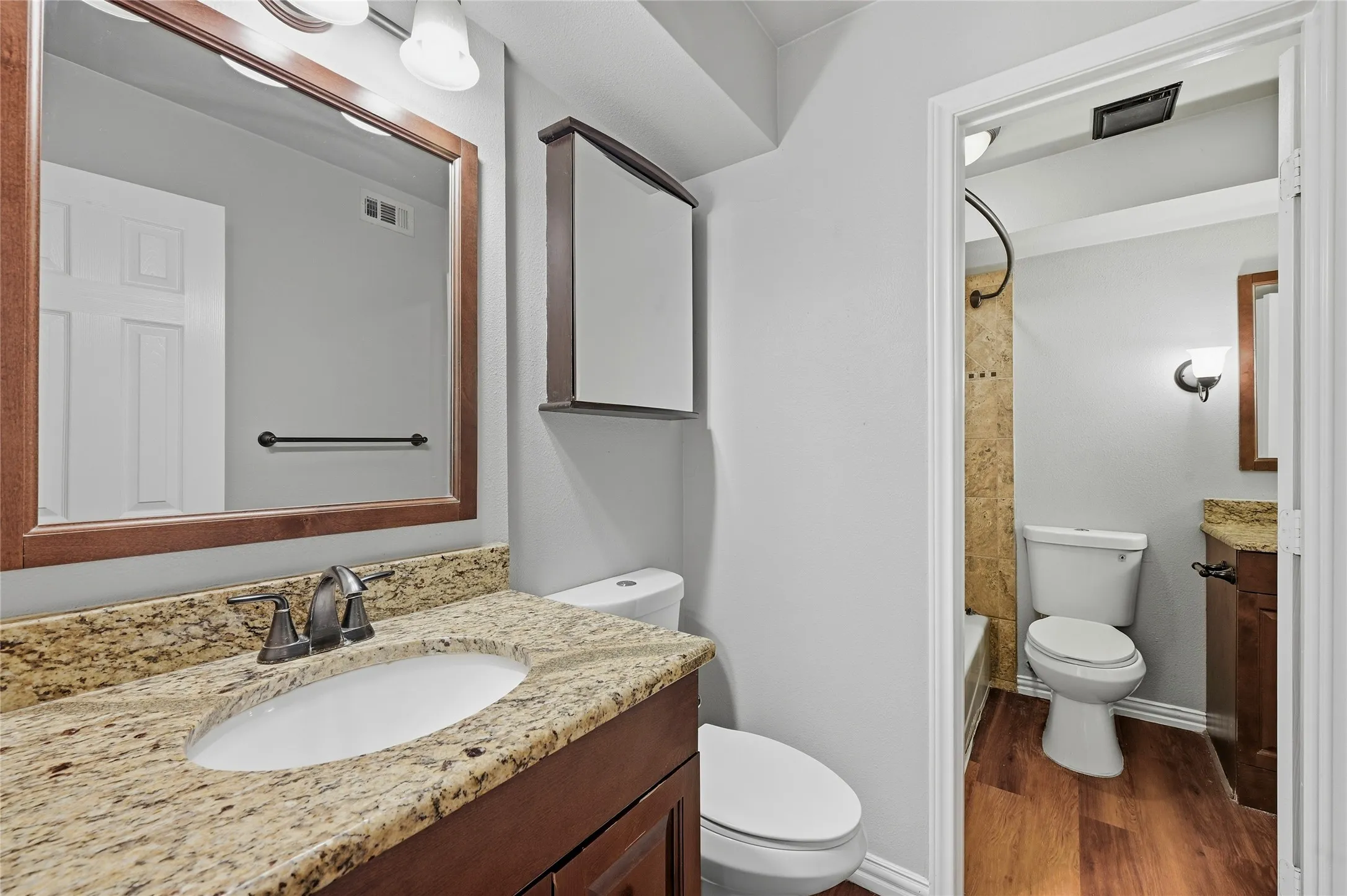 Apartment For Rent in Grayson County , 914 W Washington A, Sherman, Texas 75092, 2 Bedroom, 2 Bathroom, Garage spaces, 1,155 Sqft, built in 1983, mls#21384549, Real Estate Agent in Sherman, Homes For Rent in Grayson county, Homes For Rent in Sherman, Realtor in Sherman Texas, Real Estate Brokerage Independent Realty Texas, Luminita Cordes Realtor