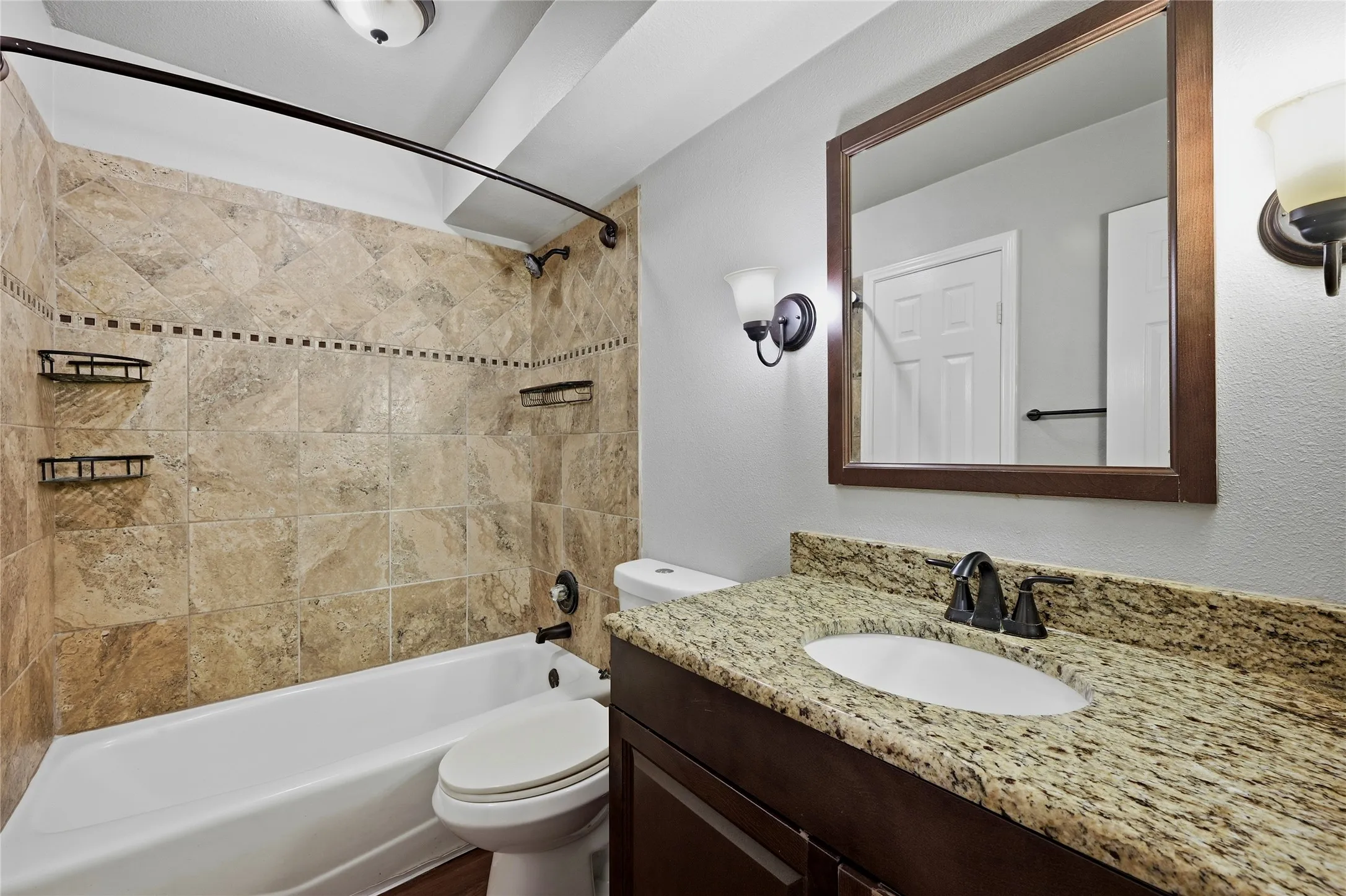 Apartment For Rent in Grayson County , 914 W Washington A, Sherman, Texas 75092, 2 Bedroom, 2 Bathroom, Garage spaces, 1,155 Sqft, built in 1983, mls#21384549, Real Estate Agent in Sherman, Homes For Rent in Grayson county, Homes For Rent in Sherman, Realtor in Sherman Texas, Real Estate Brokerage Independent Realty Texas, Luminita Cordes Realtor