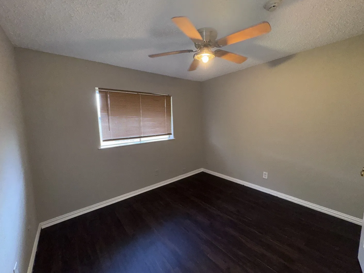 Single Family Residence For Sale in Dallas County , 1610 Kingston Drive, Grand Prairie, Texas 75051, 4 Bedroom, 2 Bathroom, 2 Garage spaces, 1,482 Sqft, built in 1969, mls#21384538, Real Estate Agent in Grand Prairie, Homes For Sale in Dallas county, Homes For Sale in Grand Prairie, Realtor in Grand Prairie Texas, Real Estate Brokerage Independent Realty Texas, Luminita Cordes Realtor