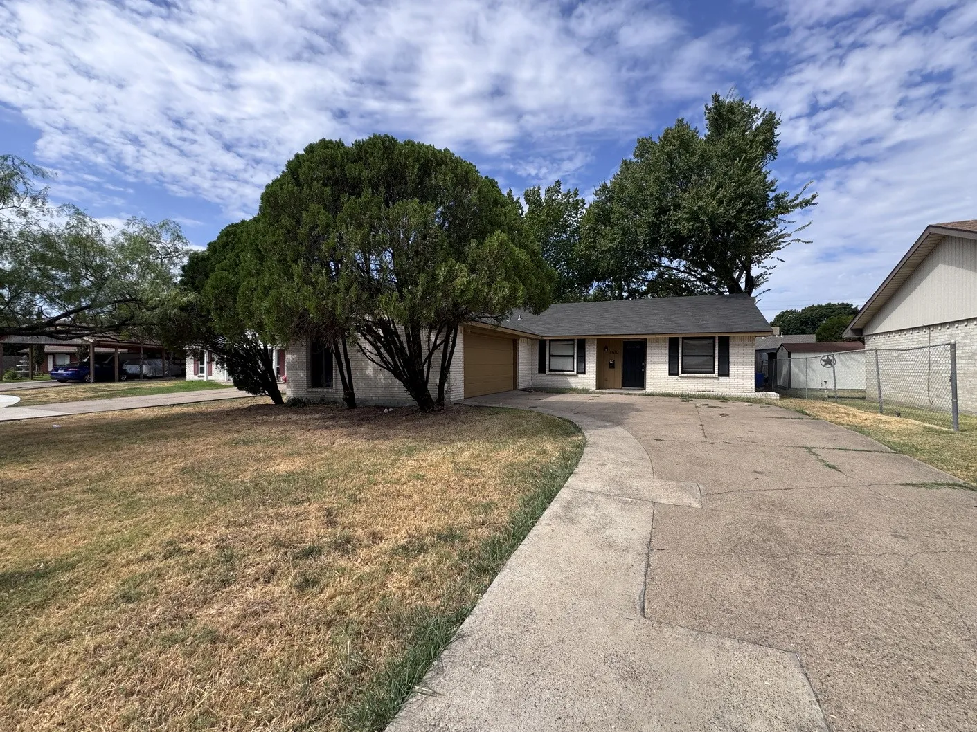 Single Family Residence For Sale in Dallas County , 1610 Kingston Drive, Grand Prairie, Texas 75051, 4 Bedroom, 2 Bathroom, 2 Garage spaces, 1,482 Sqft, built in 1969, mls#21384538, Real Estate Agent in Grand Prairie, Homes For Sale in Dallas county, Homes For Sale in Grand Prairie, Realtor in Grand Prairie Texas, Real Estate Brokerage Independent Realty Texas, Luminita Cordes Realtor
