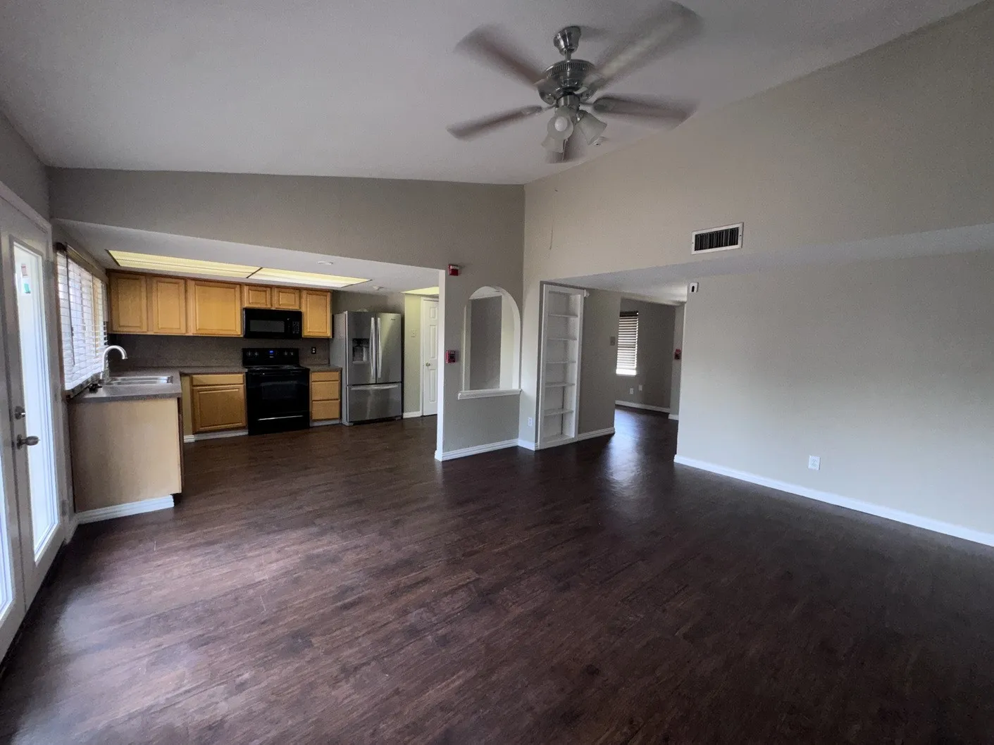 Single Family Residence For Sale in Dallas County , 1610 Kingston Drive, Grand Prairie, Texas 75051, 4 Bedroom, 2 Bathroom, 2 Garage spaces, 1,482 Sqft, built in 1969, mls#21384538, Real Estate Agent in Grand Prairie, Homes For Sale in Dallas county, Homes For Sale in Grand Prairie, Realtor in Grand Prairie Texas, Real Estate Brokerage Independent Realty Texas, Luminita Cordes Realtor