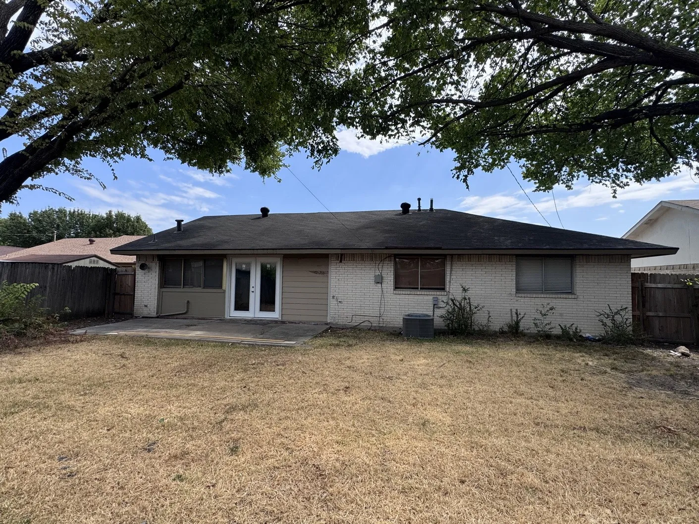 Single Family Residence For Sale in Dallas County , 1610 Kingston Drive, Grand Prairie, Texas 75051, 4 Bedroom, 2 Bathroom, 2 Garage spaces, 1,482 Sqft, built in 1969, mls#21384538, Real Estate Agent in Grand Prairie, Homes For Sale in Dallas county, Homes For Sale in Grand Prairie, Realtor in Grand Prairie Texas, Real Estate Brokerage Independent Realty Texas, Luminita Cordes Realtor