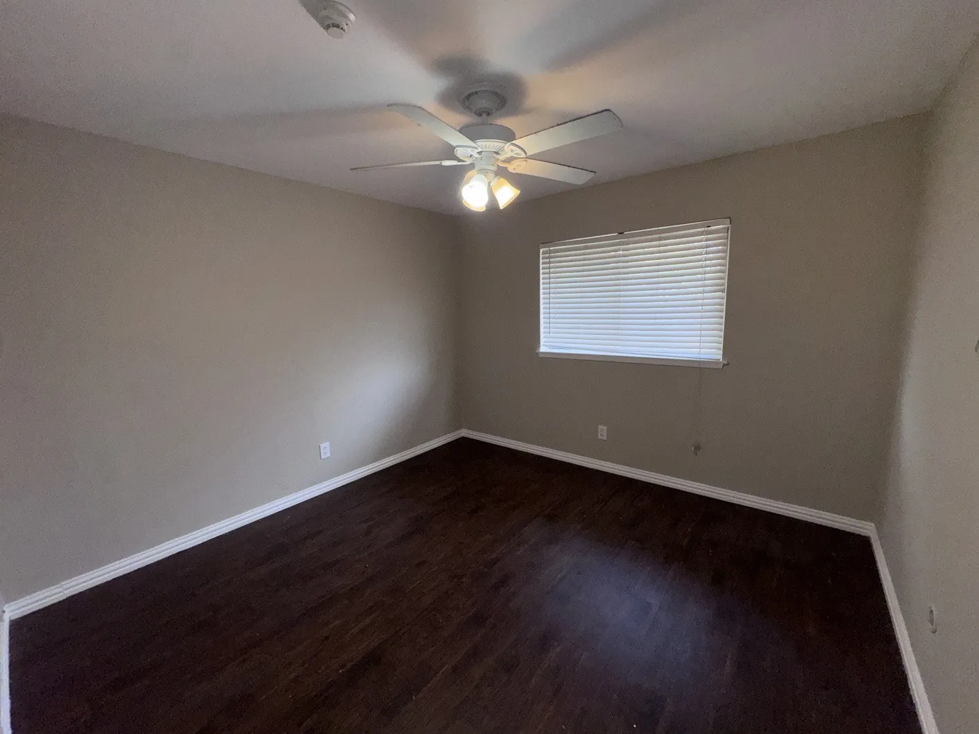 Single Family Residence For Sale in Dallas County , 1610 Kingston Drive, Grand Prairie, Texas 75051, 4 Bedroom, 2 Bathroom, 2 Garage spaces, 1,482 Sqft, built in 1969, mls#21384538, Real Estate Agent in Grand Prairie, Homes For Sale in Dallas county, Homes For Sale in Grand Prairie, Realtor in Grand Prairie Texas, Real Estate Brokerage Independent Realty Texas, Luminita Cordes Realtor