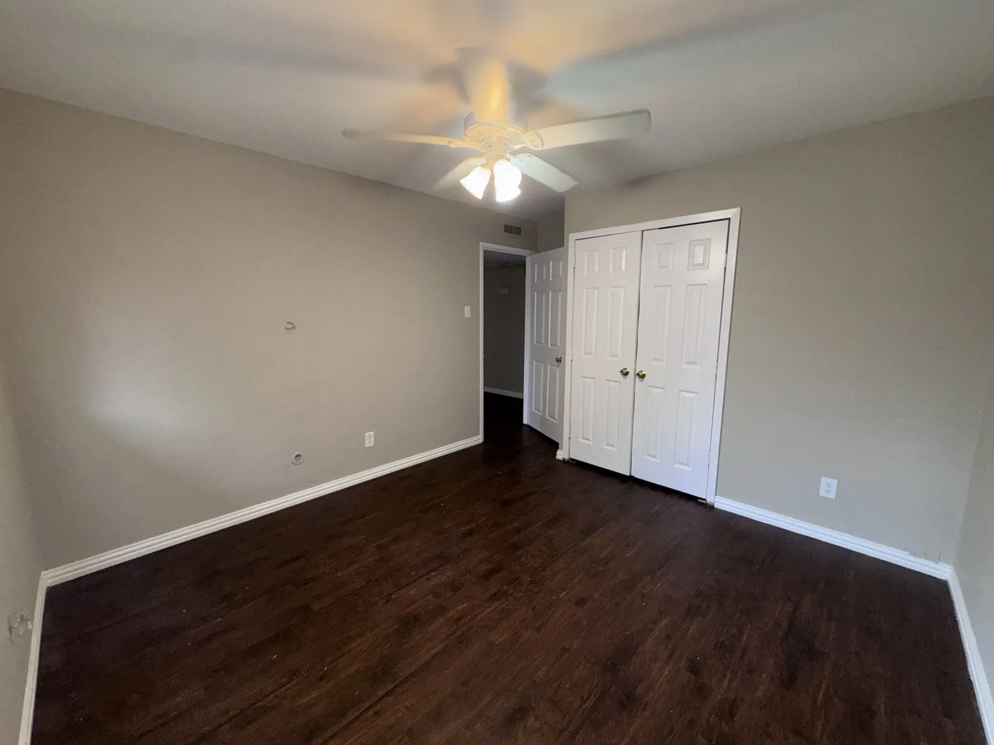 Single Family Residence For Sale in Dallas County , 1610 Kingston Drive, Grand Prairie, Texas 75051, 4 Bedroom, 2 Bathroom, 2 Garage spaces, 1,482 Sqft, built in 1969, mls#21384538, Real Estate Agent in Grand Prairie, Homes For Sale in Dallas county, Homes For Sale in Grand Prairie, Realtor in Grand Prairie Texas, Real Estate Brokerage Independent Realty Texas, Luminita Cordes Realtor