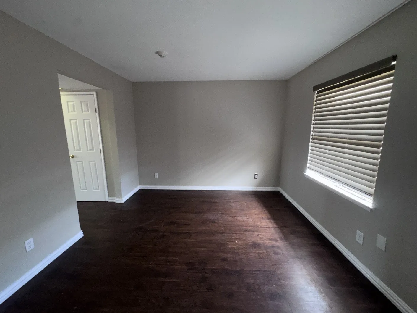 Single Family Residence For Sale in Dallas County , 1610 Kingston Drive, Grand Prairie, Texas 75051, 4 Bedroom, 2 Bathroom, 2 Garage spaces, 1,482 Sqft, built in 1969, mls#21384538, Real Estate Agent in Grand Prairie, Homes For Sale in Dallas county, Homes For Sale in Grand Prairie, Realtor in Grand Prairie Texas, Real Estate Brokerage Independent Realty Texas, Luminita Cordes Realtor
