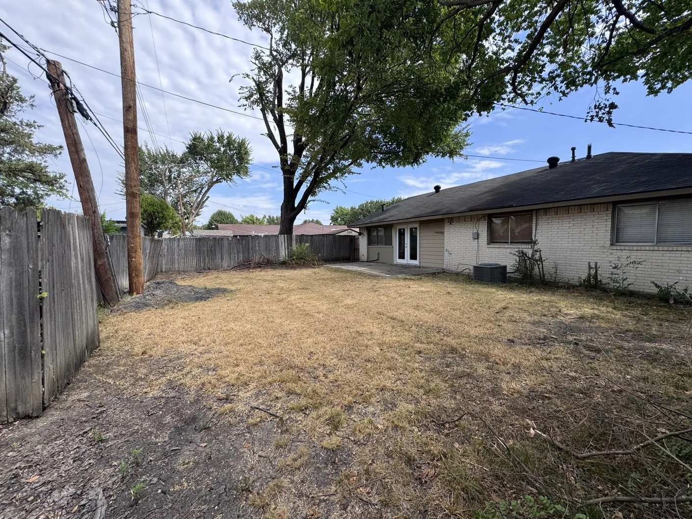 Single Family Residence For Sale in Dallas County , 1610 Kingston Drive, Grand Prairie, Texas 75051, 4 Bedroom, 2 Bathroom, 2 Garage spaces, 1,482 Sqft, built in 1969, mls#21384538, Real Estate Agent in Grand Prairie, Homes For Sale in Dallas county, Homes For Sale in Grand Prairie, Realtor in Grand Prairie Texas, Real Estate Brokerage Independent Realty Texas, Luminita Cordes Realtor