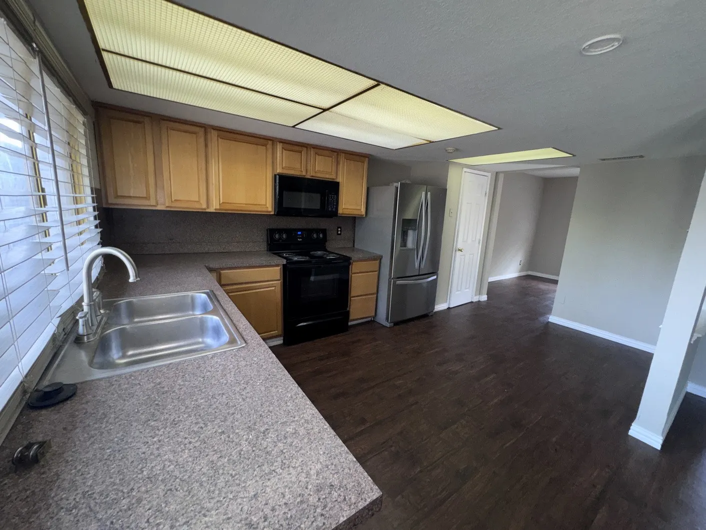 Single Family Residence For Sale in Dallas County , 1610 Kingston Drive, Grand Prairie, Texas 75051, 4 Bedroom, 2 Bathroom, 2 Garage spaces, 1,482 Sqft, built in 1969, mls#21384538, Real Estate Agent in Grand Prairie, Homes For Sale in Dallas county, Homes For Sale in Grand Prairie, Realtor in Grand Prairie Texas, Real Estate Brokerage Independent Realty Texas, Luminita Cordes Realtor