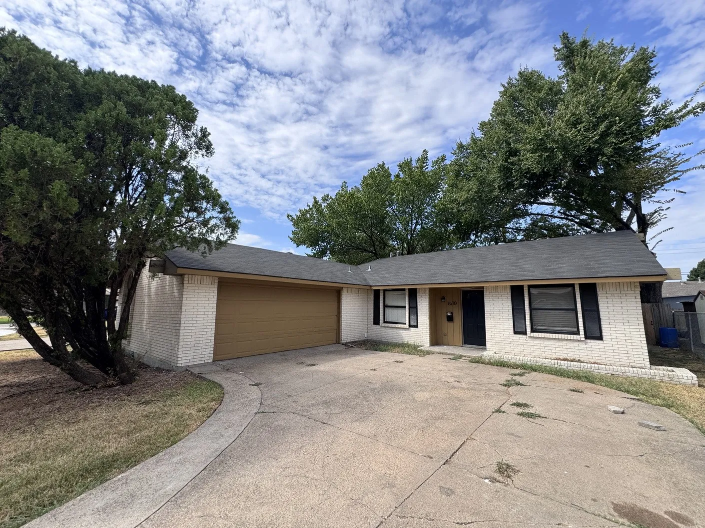 Single Family Residence For Sale in Dallas County , 1610 Kingston Drive, Grand Prairie, Texas 75051, 4 Bedroom, 2 Bathroom, 2 Garage spaces, 1,482 Sqft, built in 1969, mls#21384538, Real Estate Agent in Grand Prairie, Homes For Sale in Dallas county, Homes For Sale in Grand Prairie, Realtor in Grand Prairie Texas, Real Estate Brokerage Independent Realty Texas, Luminita Cordes Realtor